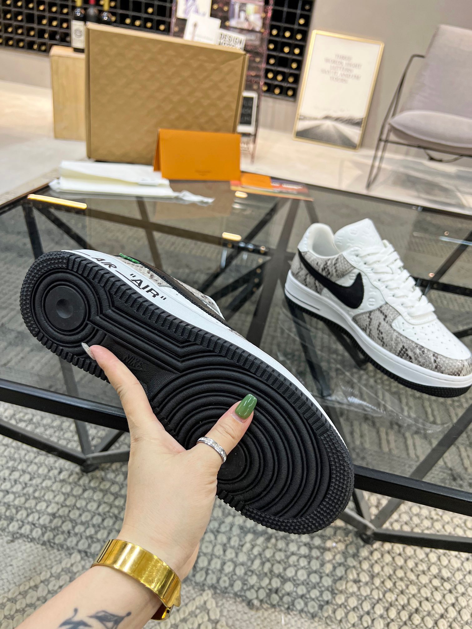 Men Women L*ouis V*uitton x NIKE Sneakers Maikesneakers