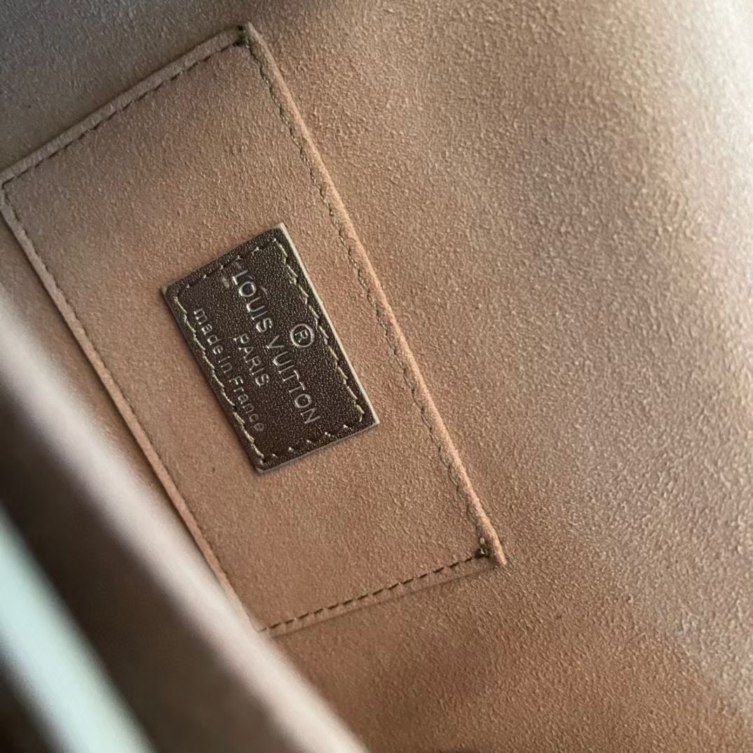 L*ouis V*uitton M21740 Top Bag