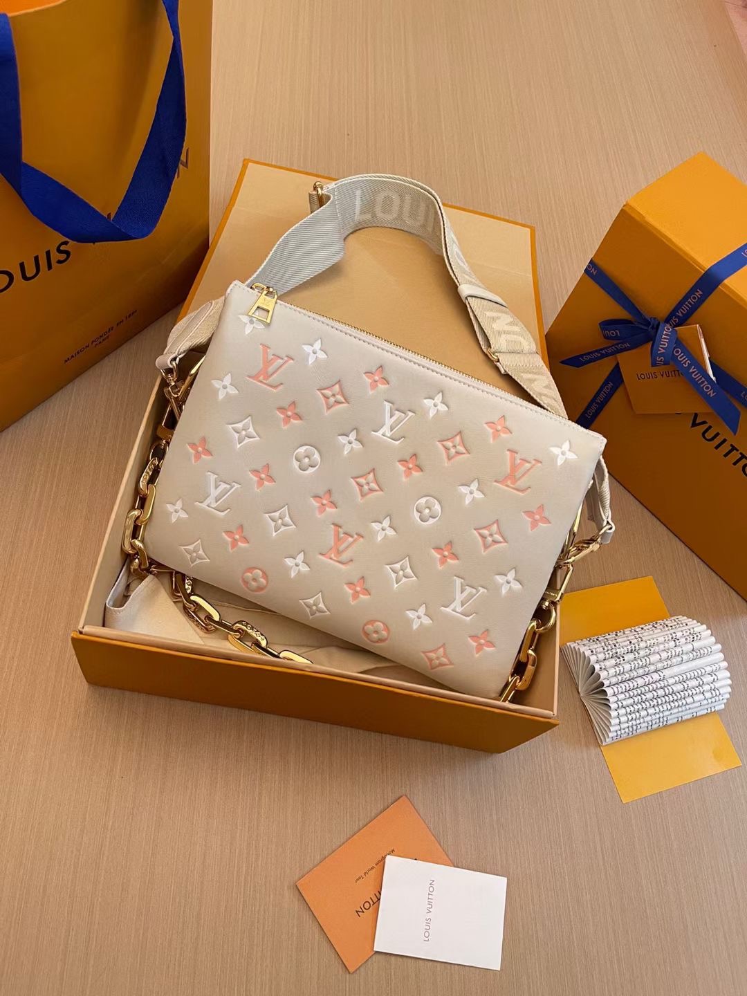 L*ouis V*uitton M22398 Top Bag