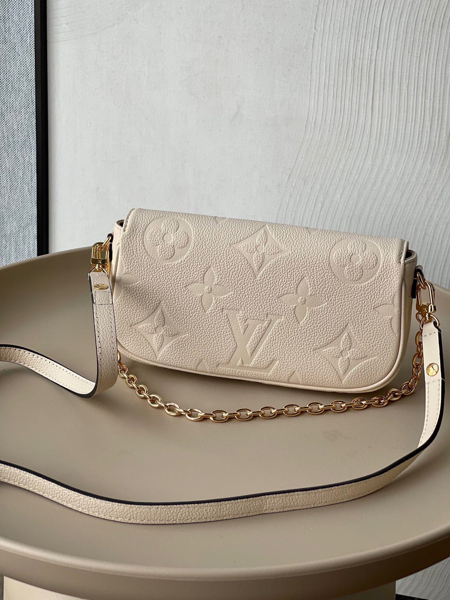 L*ouis V*uitton Top Bag