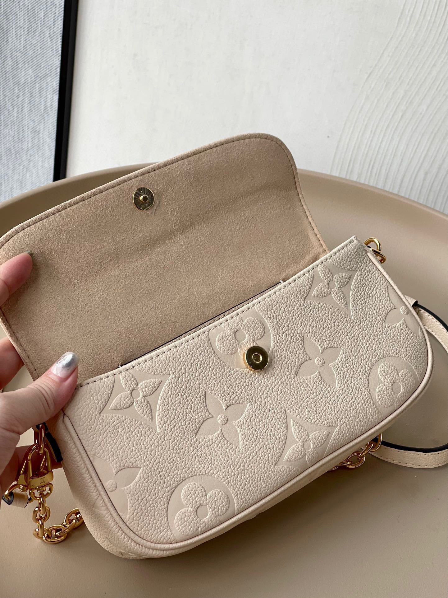 L*ouis V*uitton Top Bag