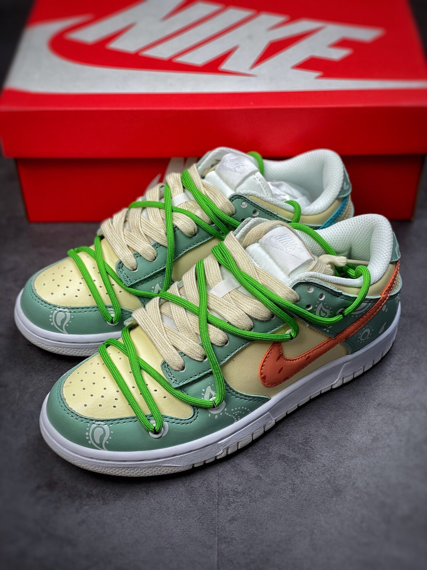 Nike SB Dunk Low
