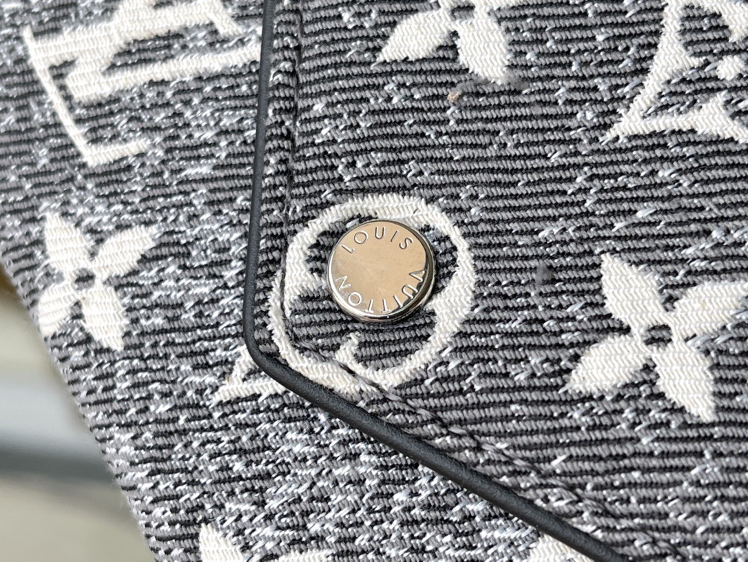 L*ouis V*uitton Top Bag