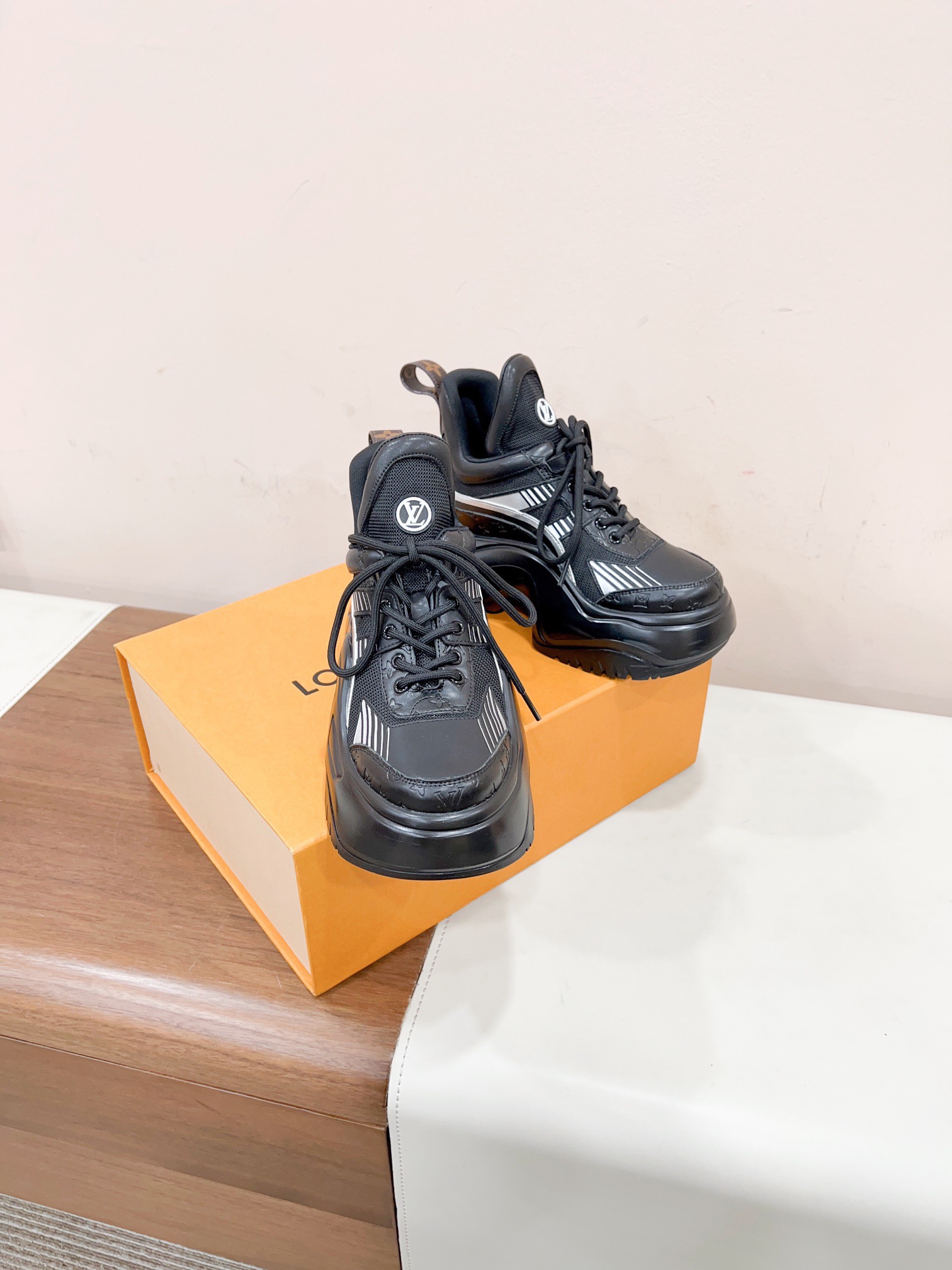 Women L*ouis V*uitton Top Sneaker