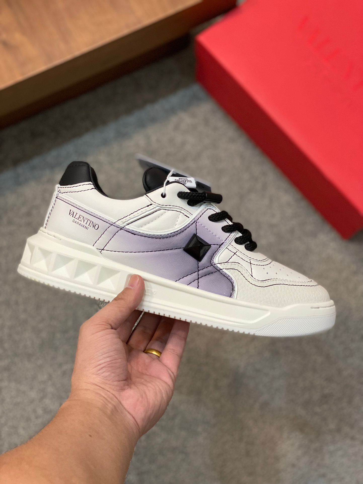 Men Women 𝑉*𝐴𝐿𝐸𝑁𝑇𝐼𝑁𝑂 Top Sneaker