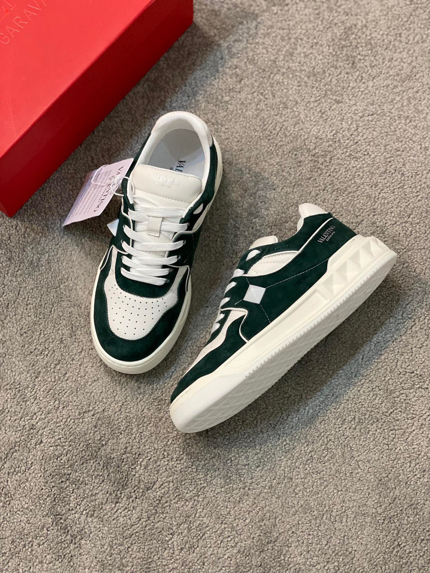 Men Women 𝑉*𝐴𝐿𝐸𝑁𝑇𝐼𝑁𝑂 Top Sneaker