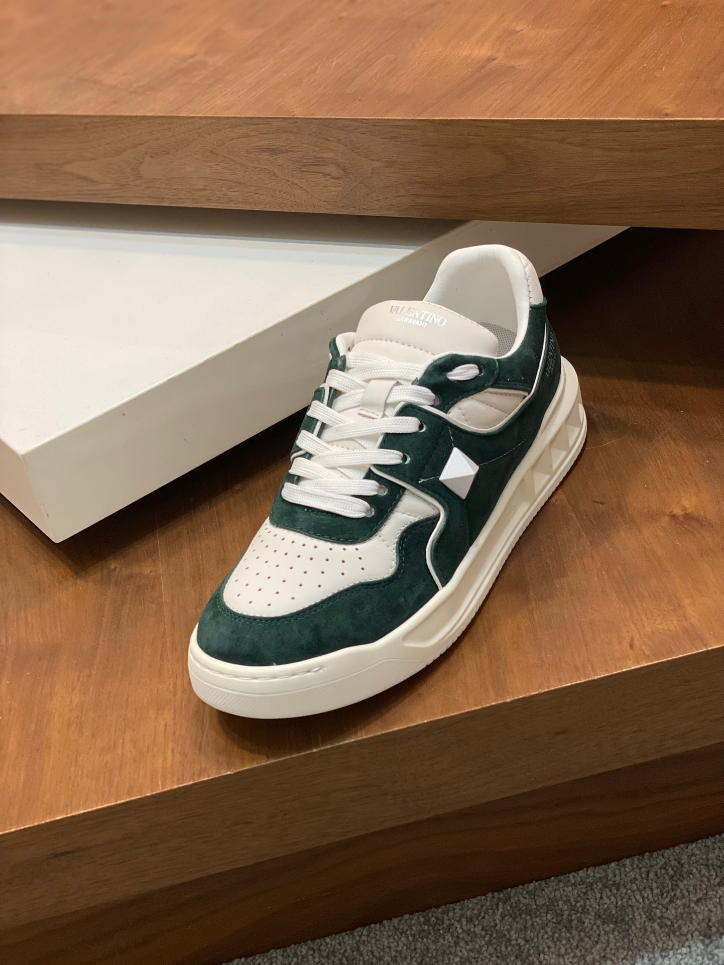 Men Women 𝑉*𝐴𝐿𝐸𝑁𝑇𝐼𝑁𝑂 Top Sneaker