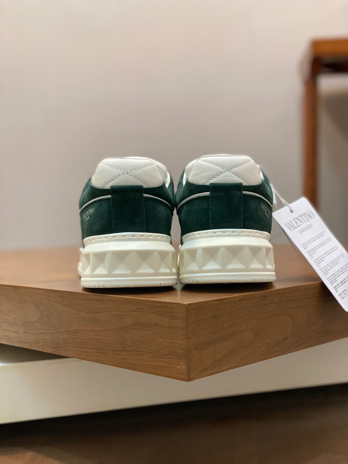 Men Women 𝑉*𝐴𝐿𝐸𝑁𝑇𝐼𝑁𝑂 Top Sneaker