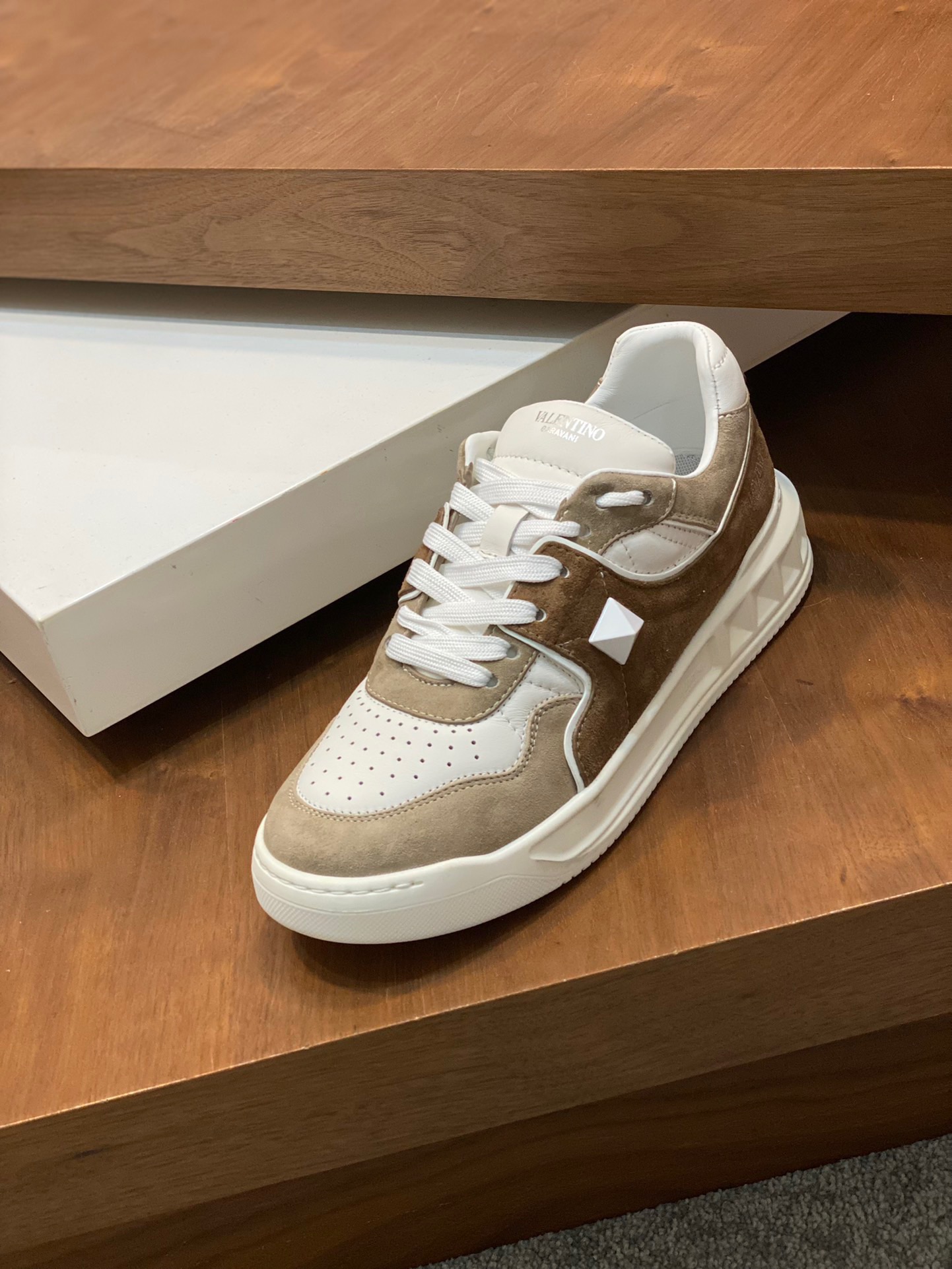 Men Women 𝑉*𝐴𝐿𝐸𝑁𝑇𝐼𝑁𝑂 Top Sneaker
