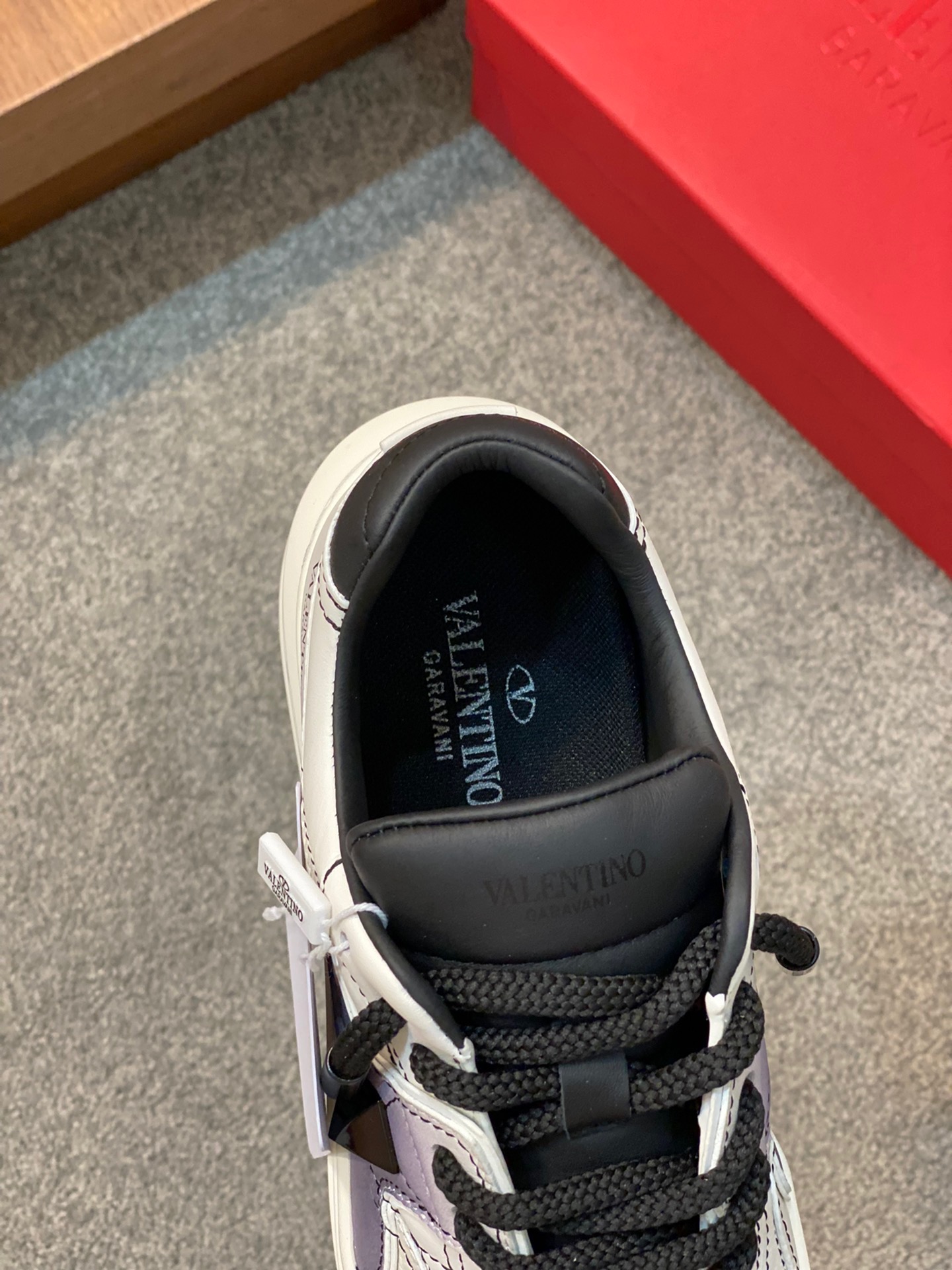 Men Women 𝑉*𝐴𝐿𝐸𝑁𝑇𝐼𝑁𝑂 Top Sneaker