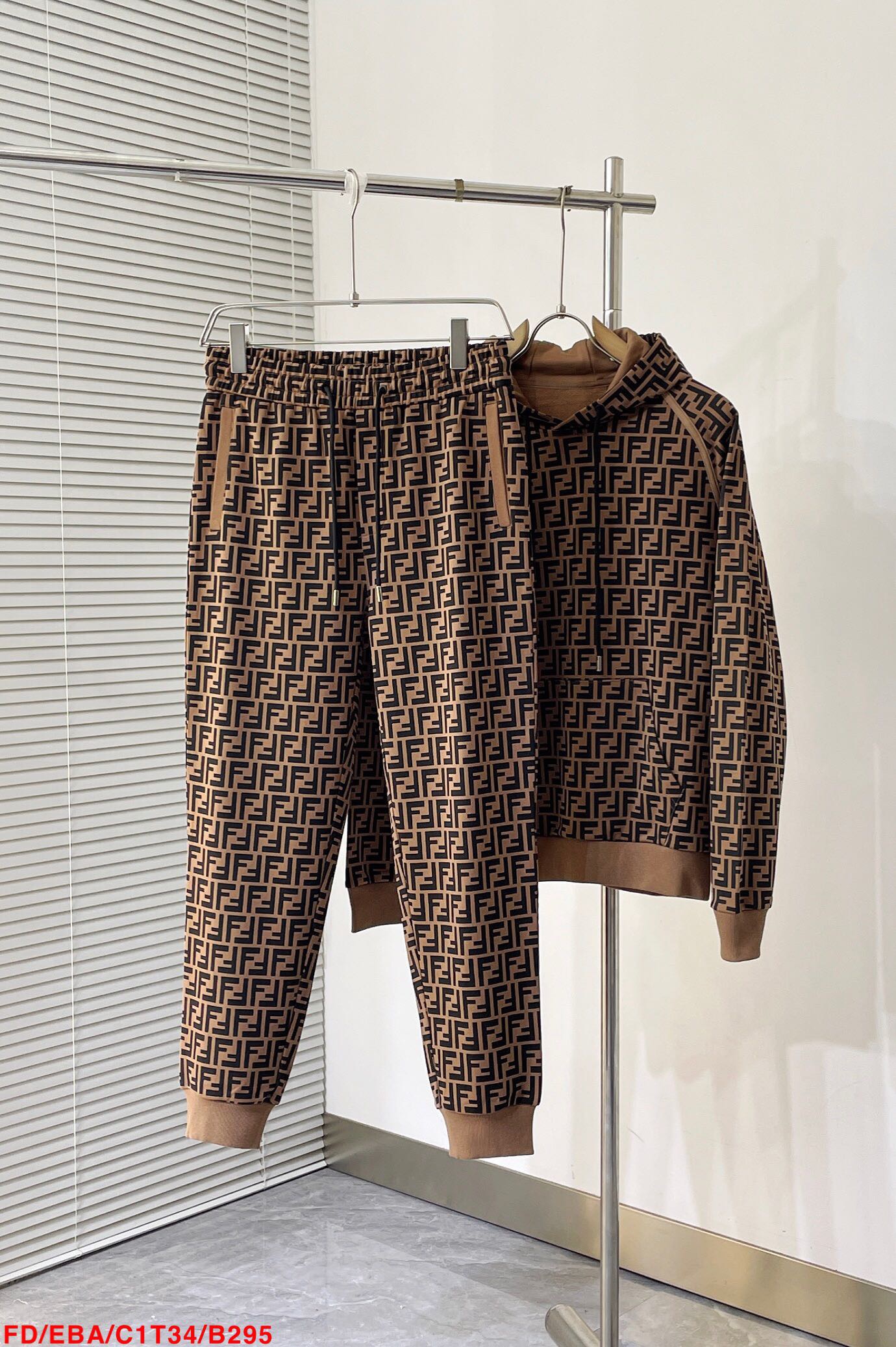 Men suits Top Quality