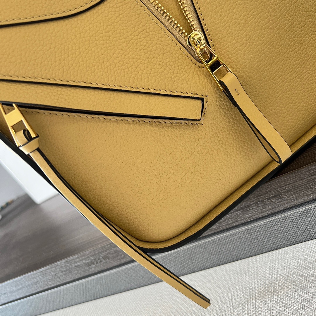 L*oewe Bag 652235 Top Quality