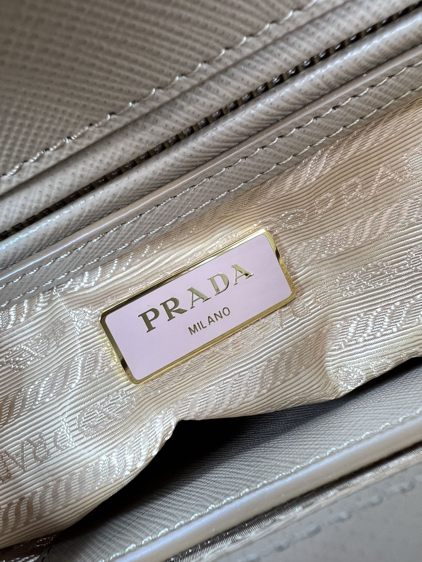 P*rada Bag Top Quality