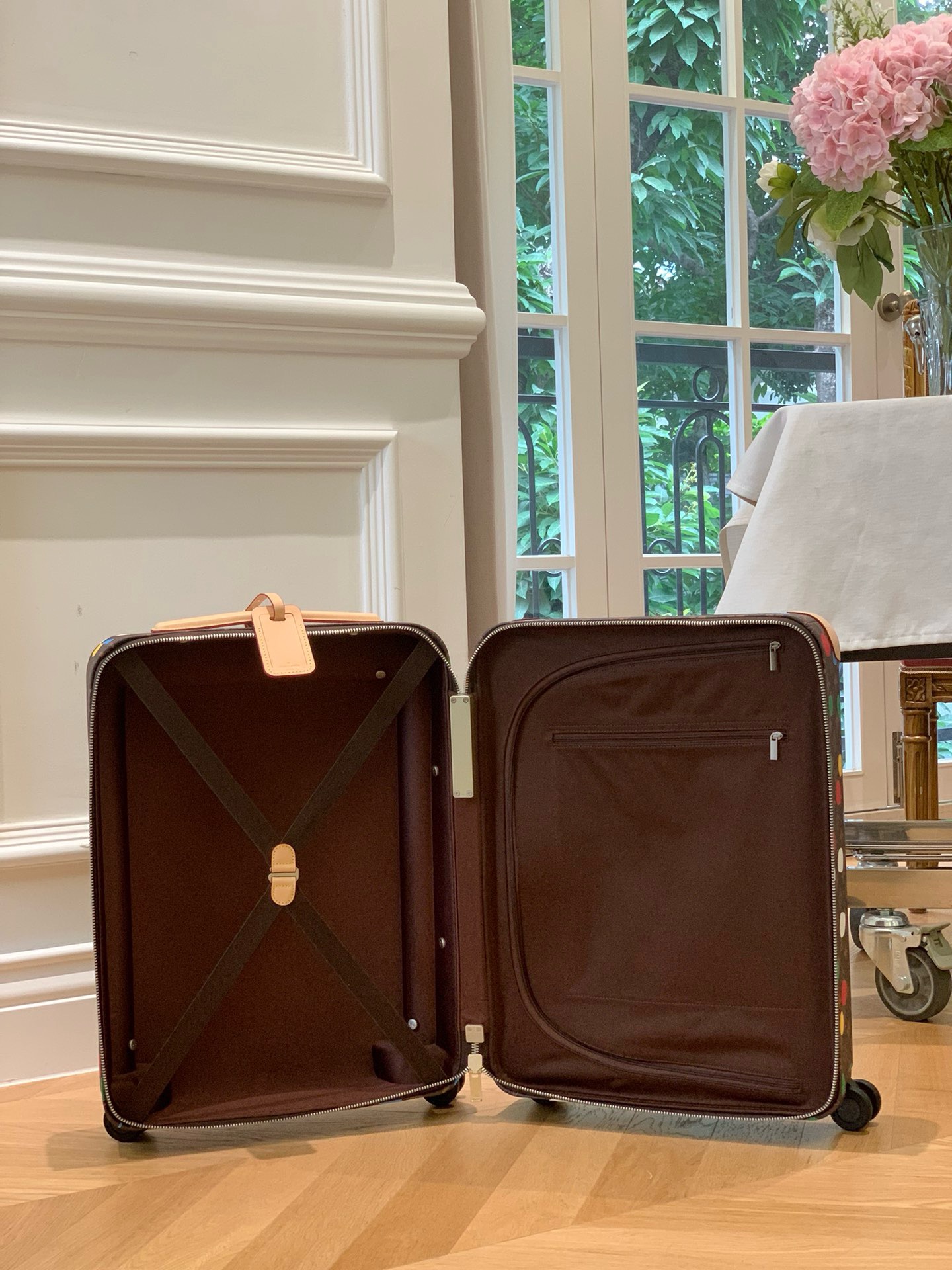 L*ouis V*uitton Luggage