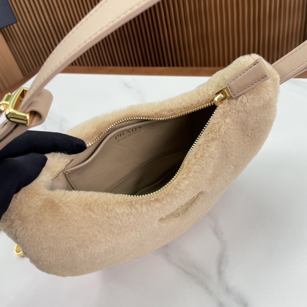 P*rada Bag Top Quality