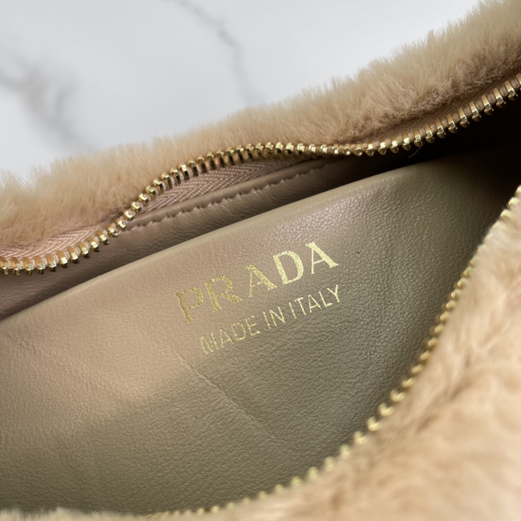 P*rada Bag Top Quality