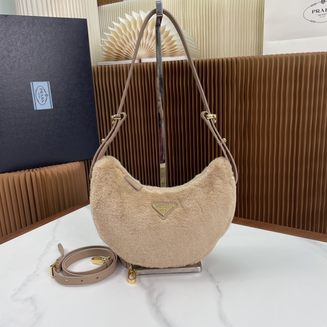 P*rada Bag Top Quality