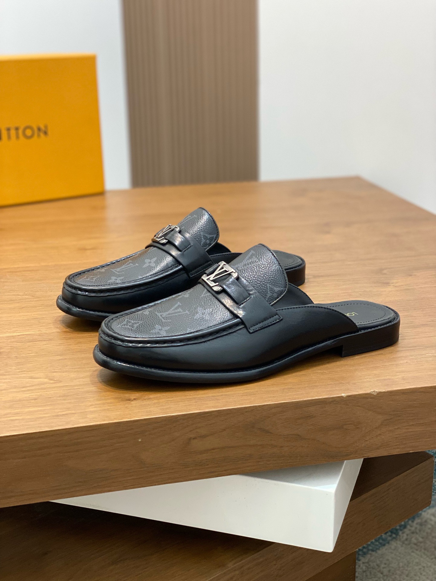 Men L*ouis V*uitton Top Slippers