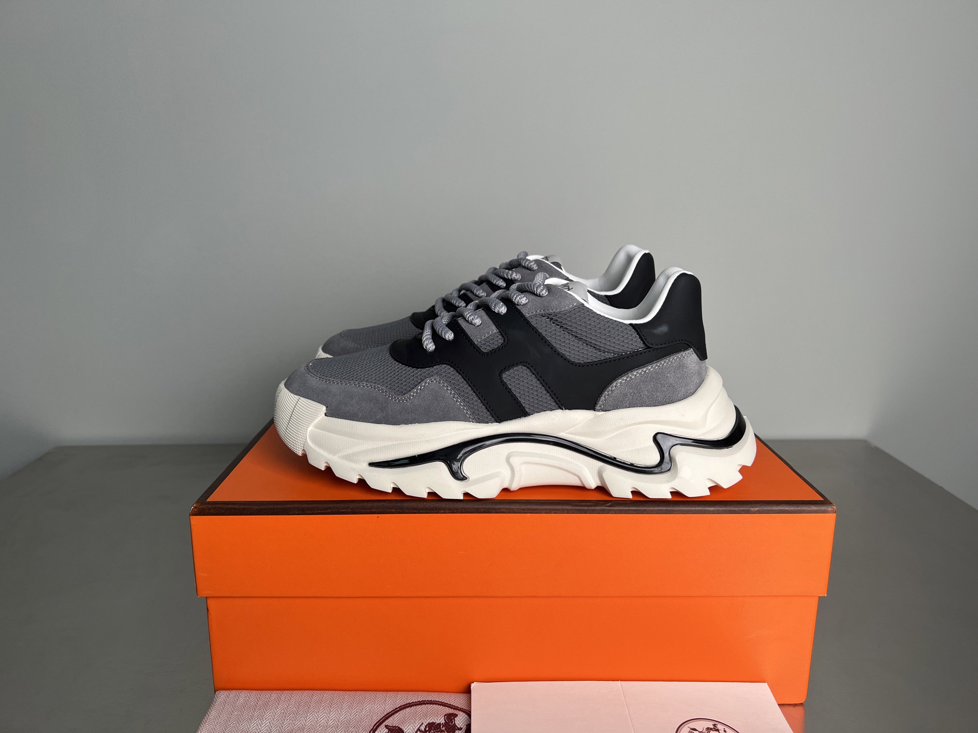 Men H*ermes Top Sneaker