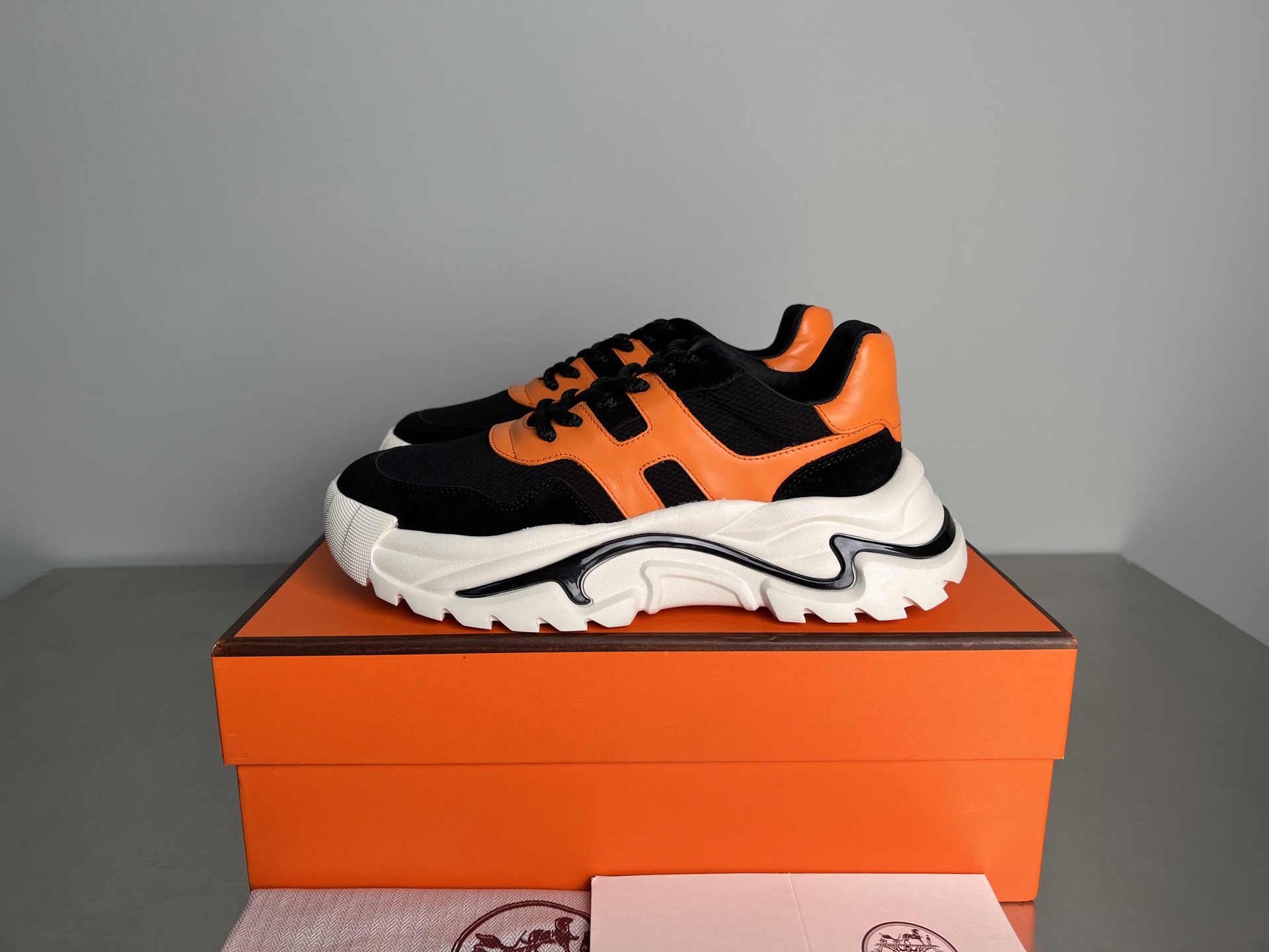 Men H*ermes Top Sneaker