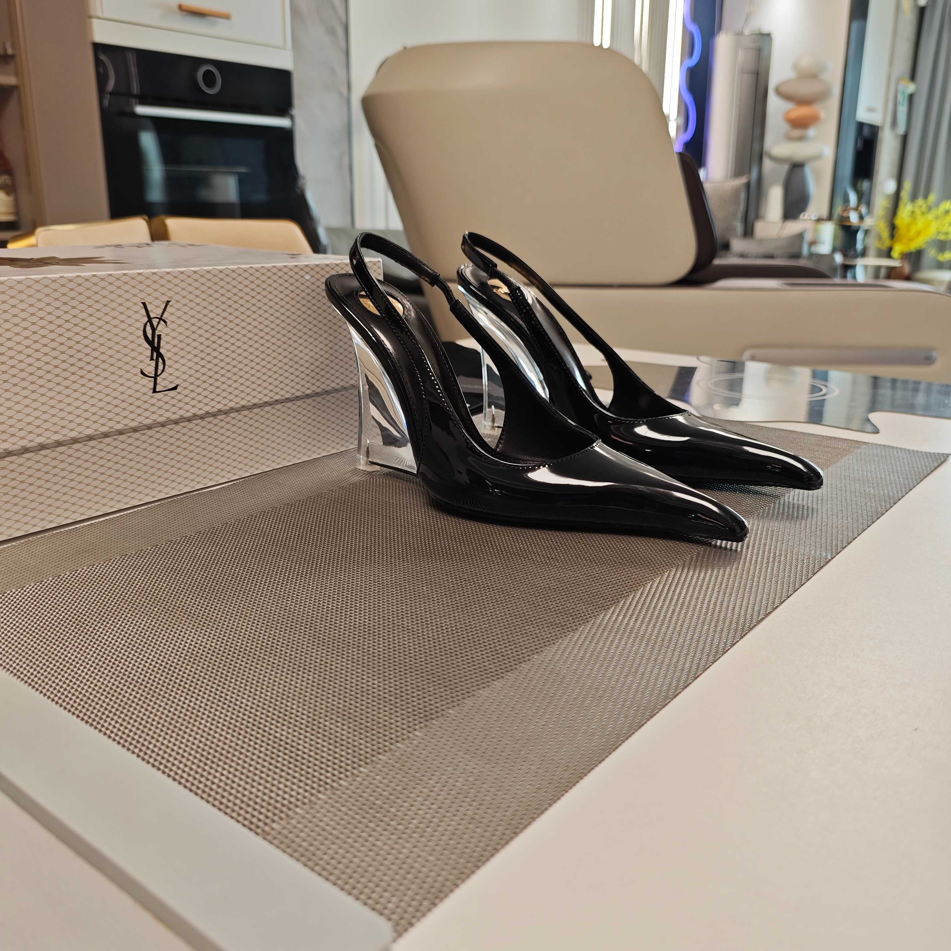 Women Y*SL Top Pumps