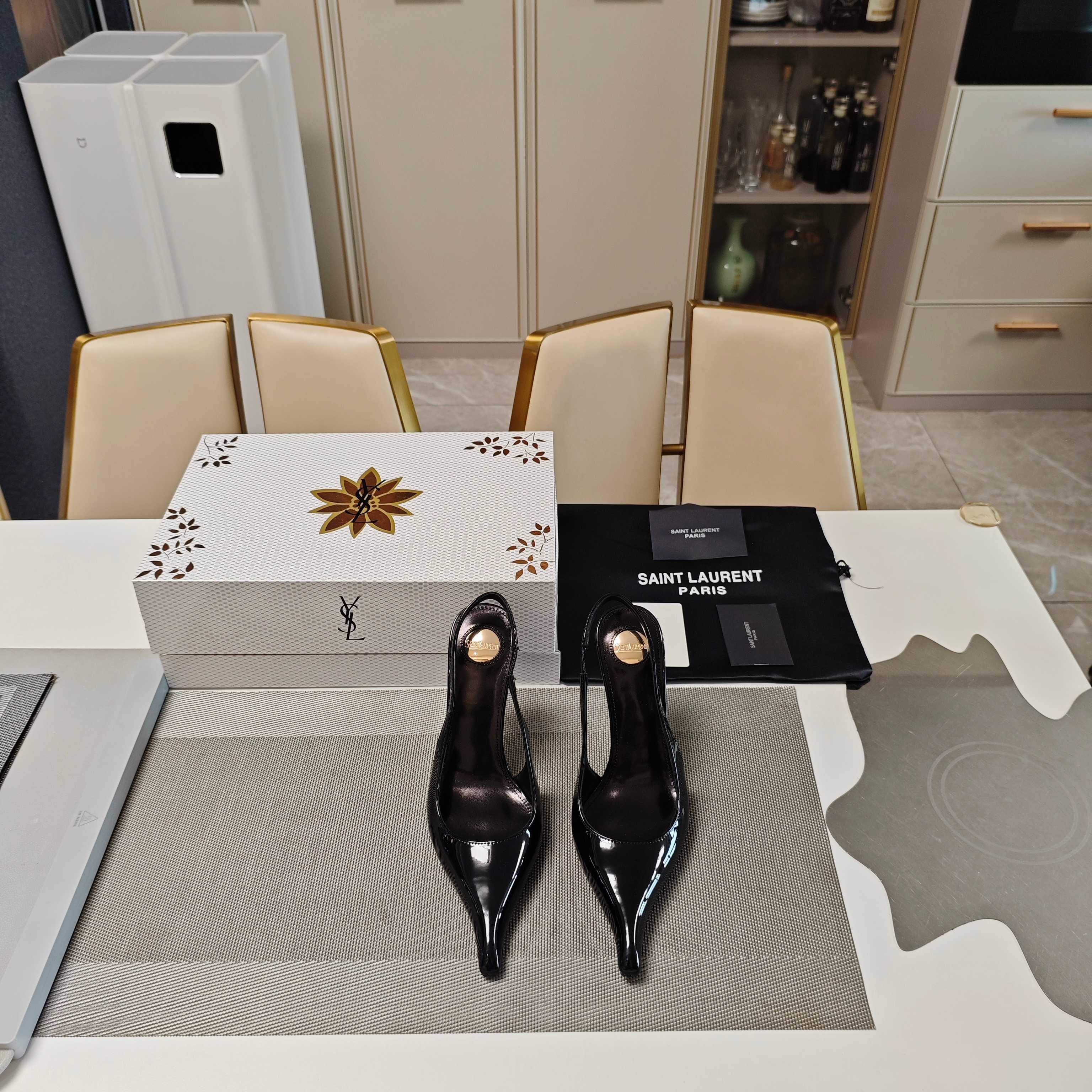 Women Y*SL Top Pumps