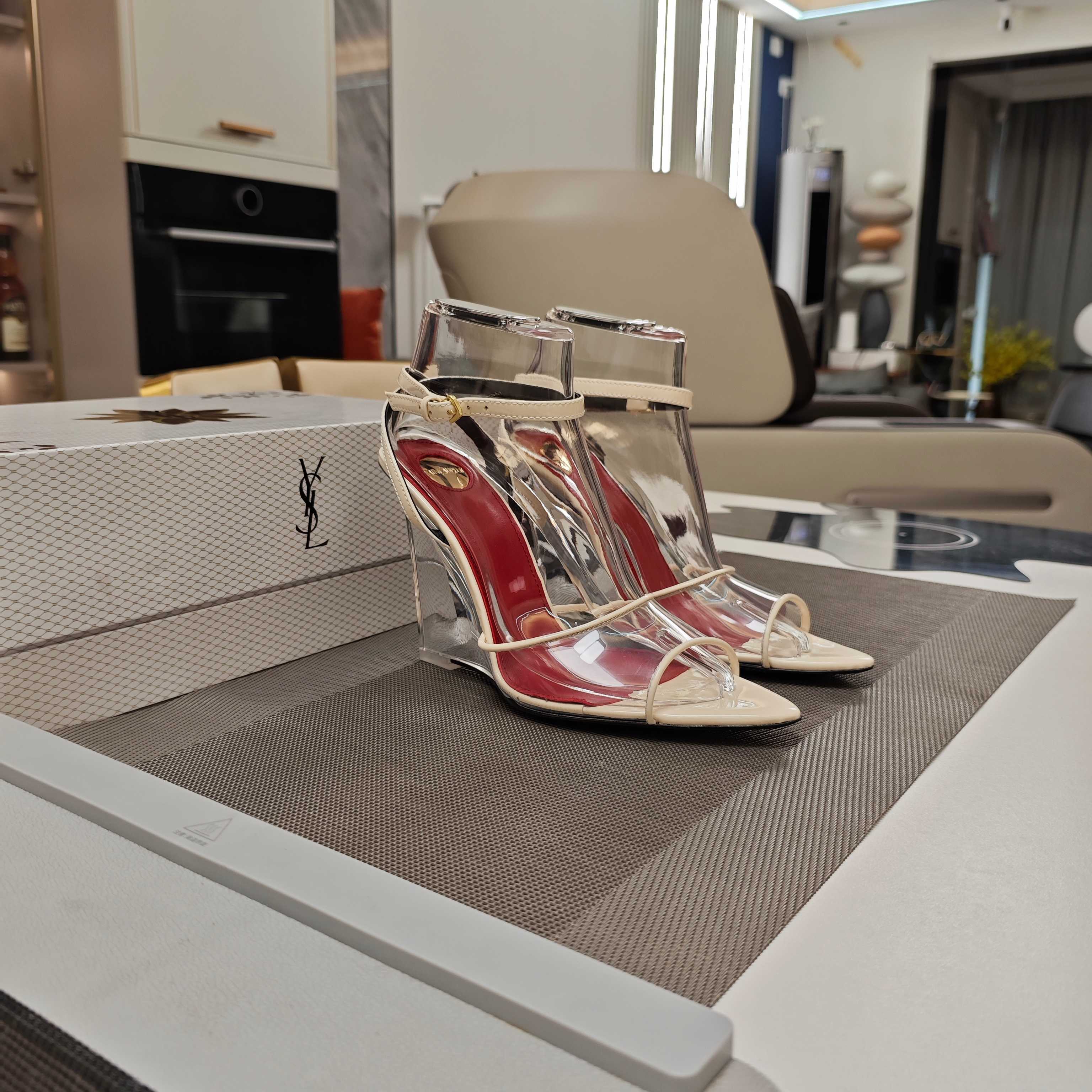 Women Y*SL Top Pumps