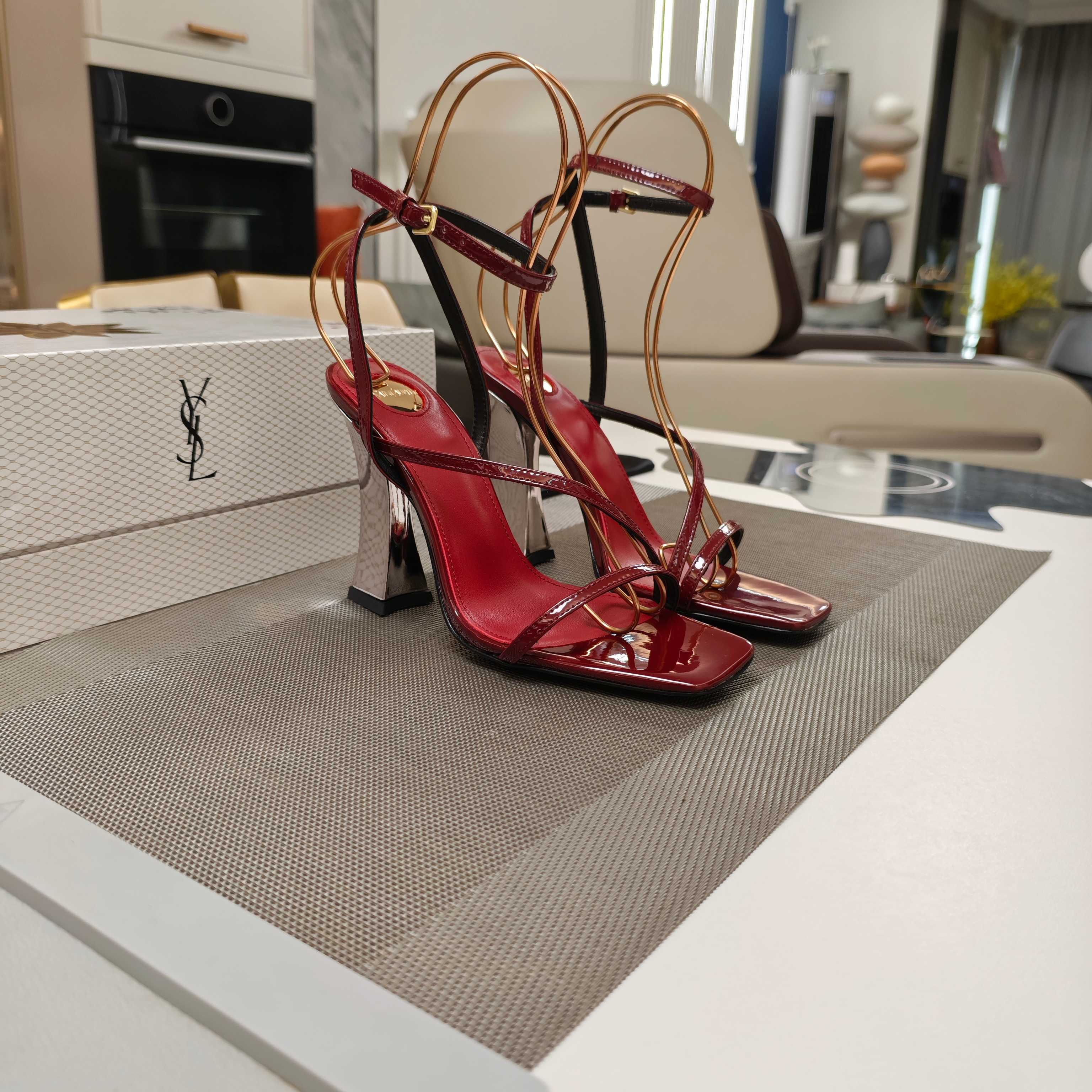 Women Y*SL Top Pumps