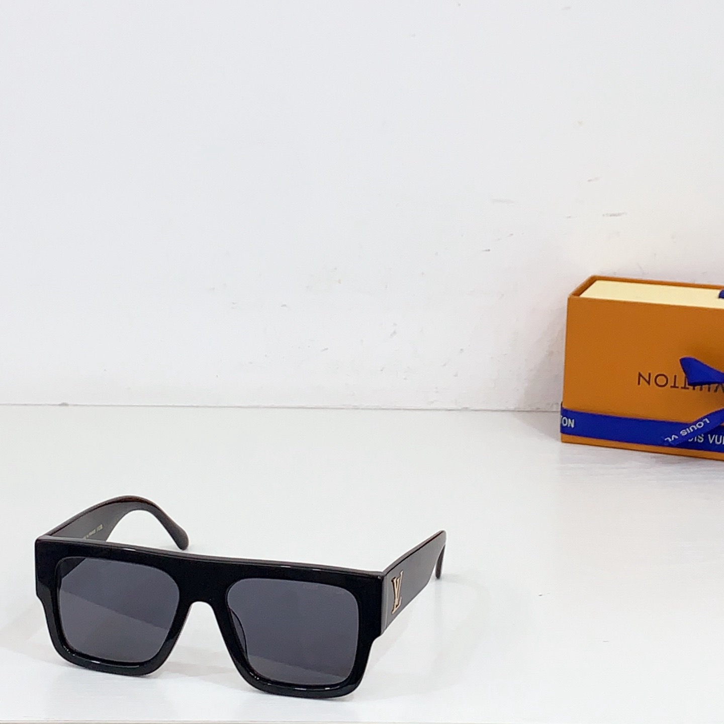 L*ouis V*uitton Glasses