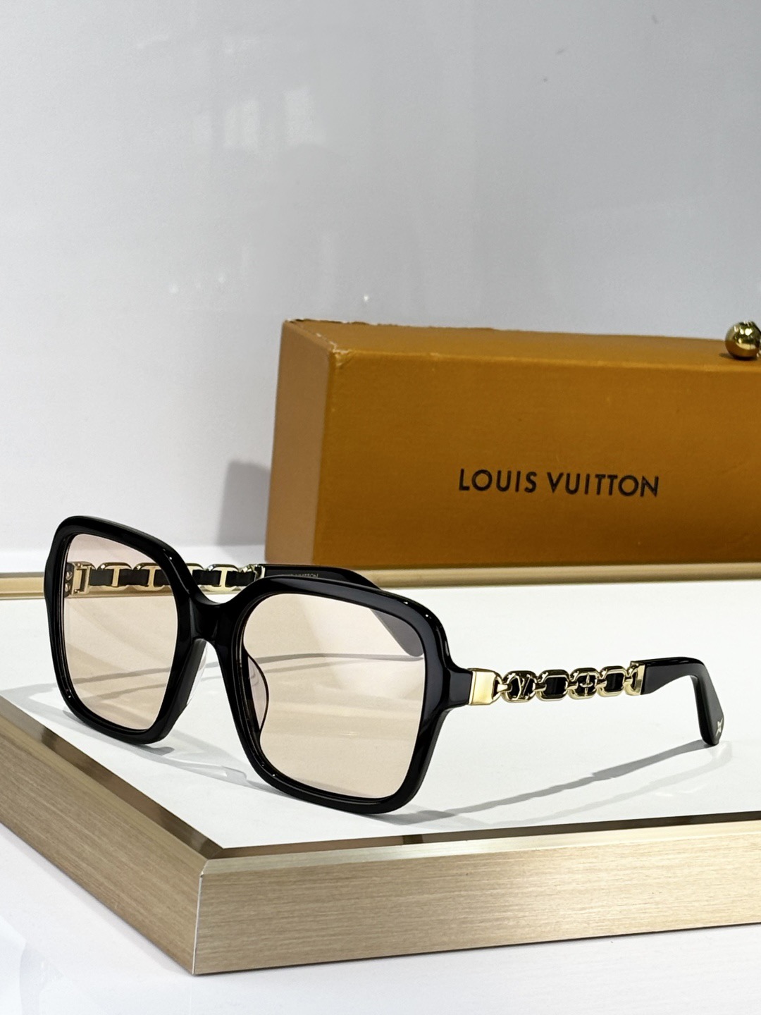 L*ouis V*uitton Glasses