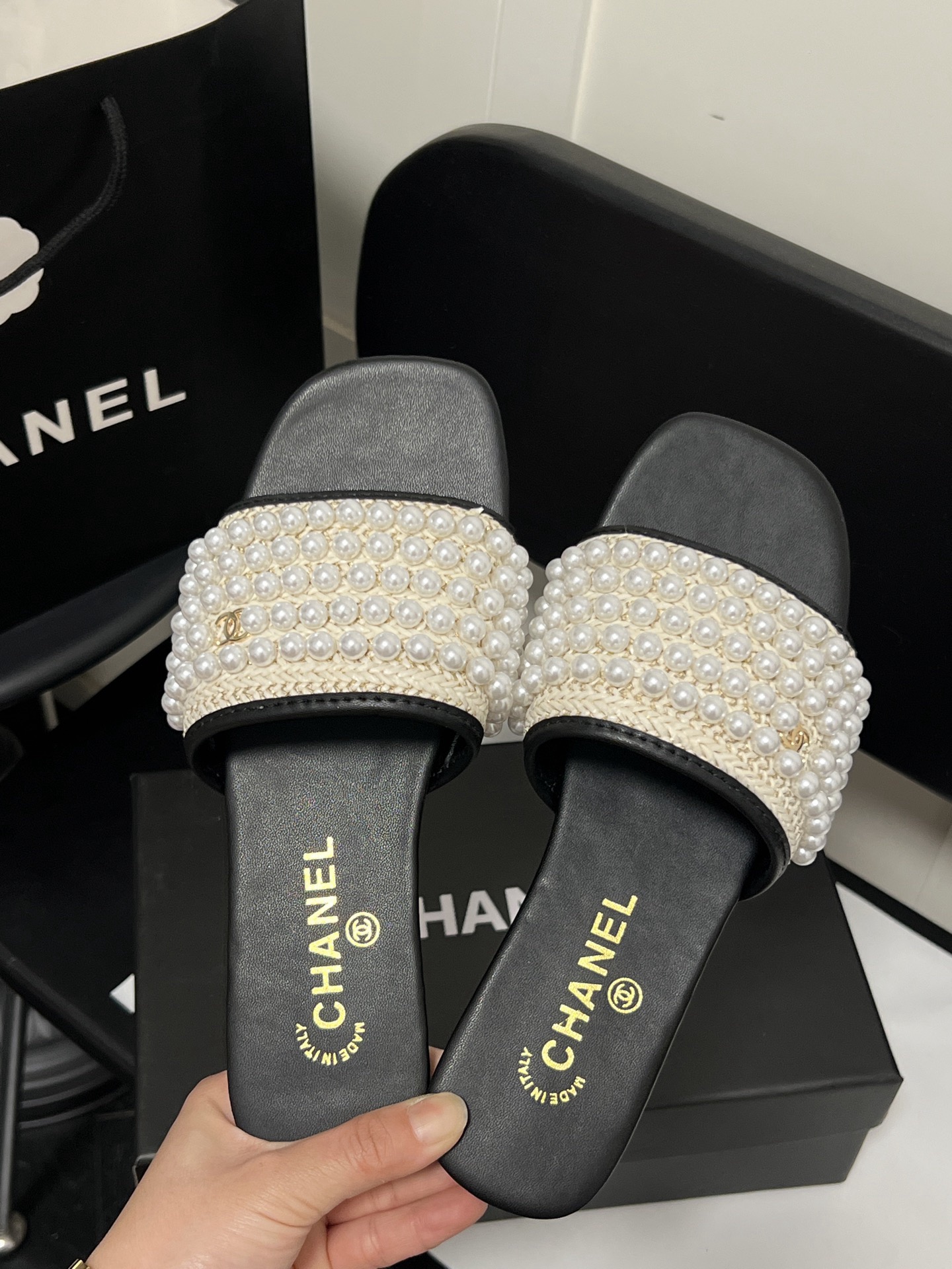 Women Top Quality C*hanel shoes