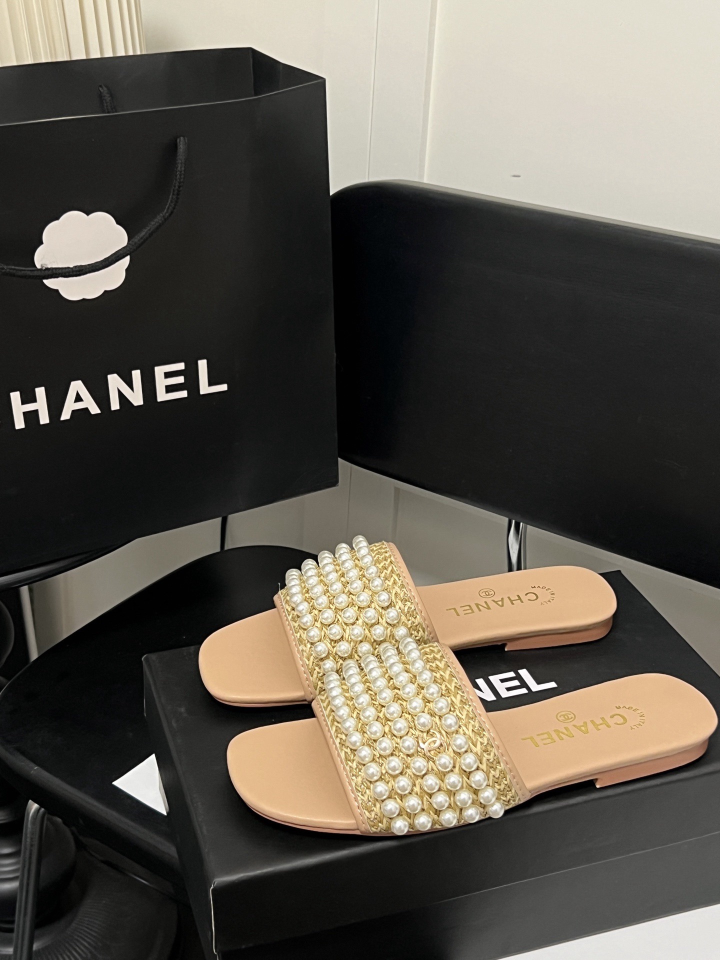 Women Top Quality C*hanel shoes