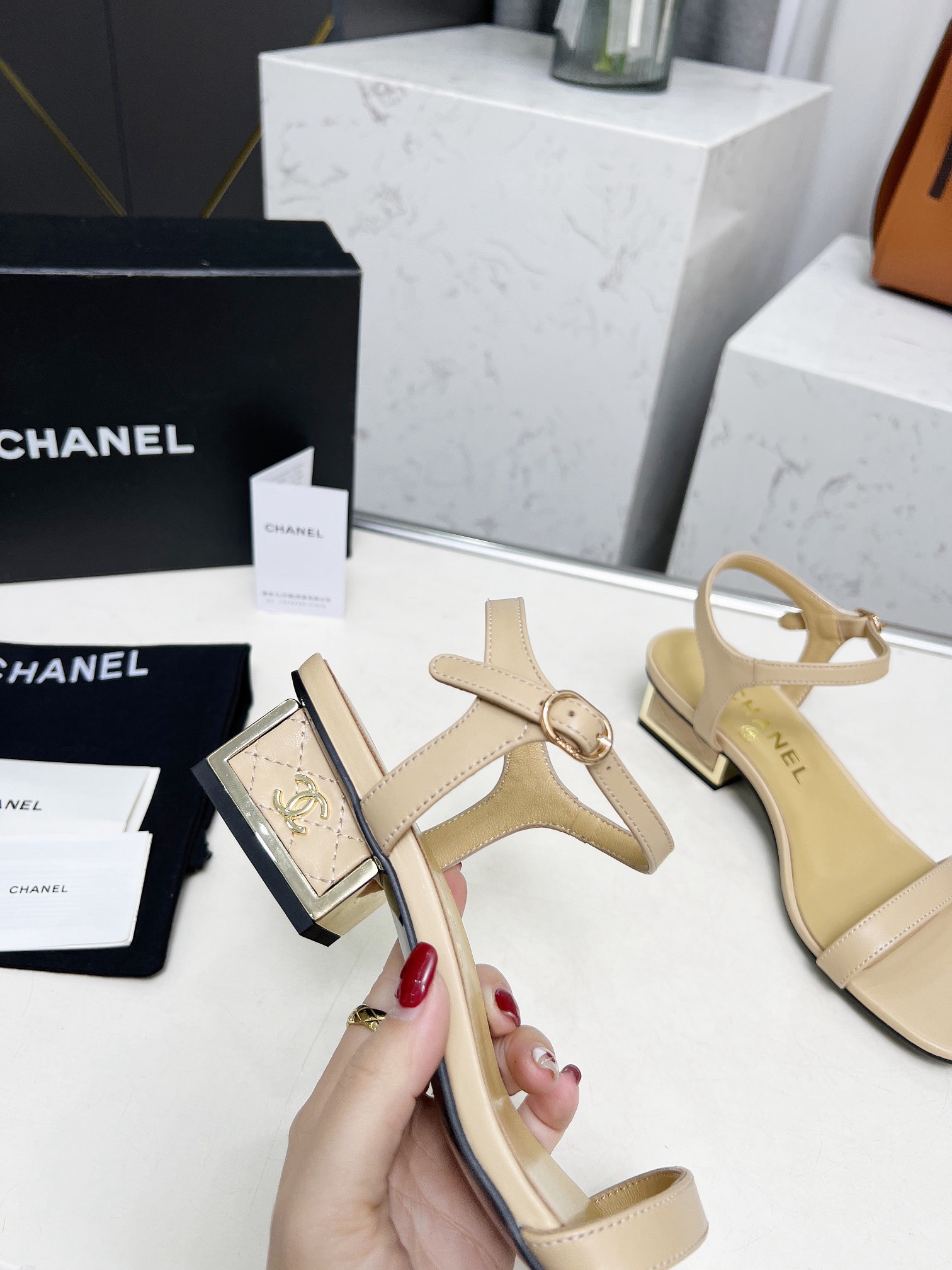 Women Top Quality C*hanel shoes