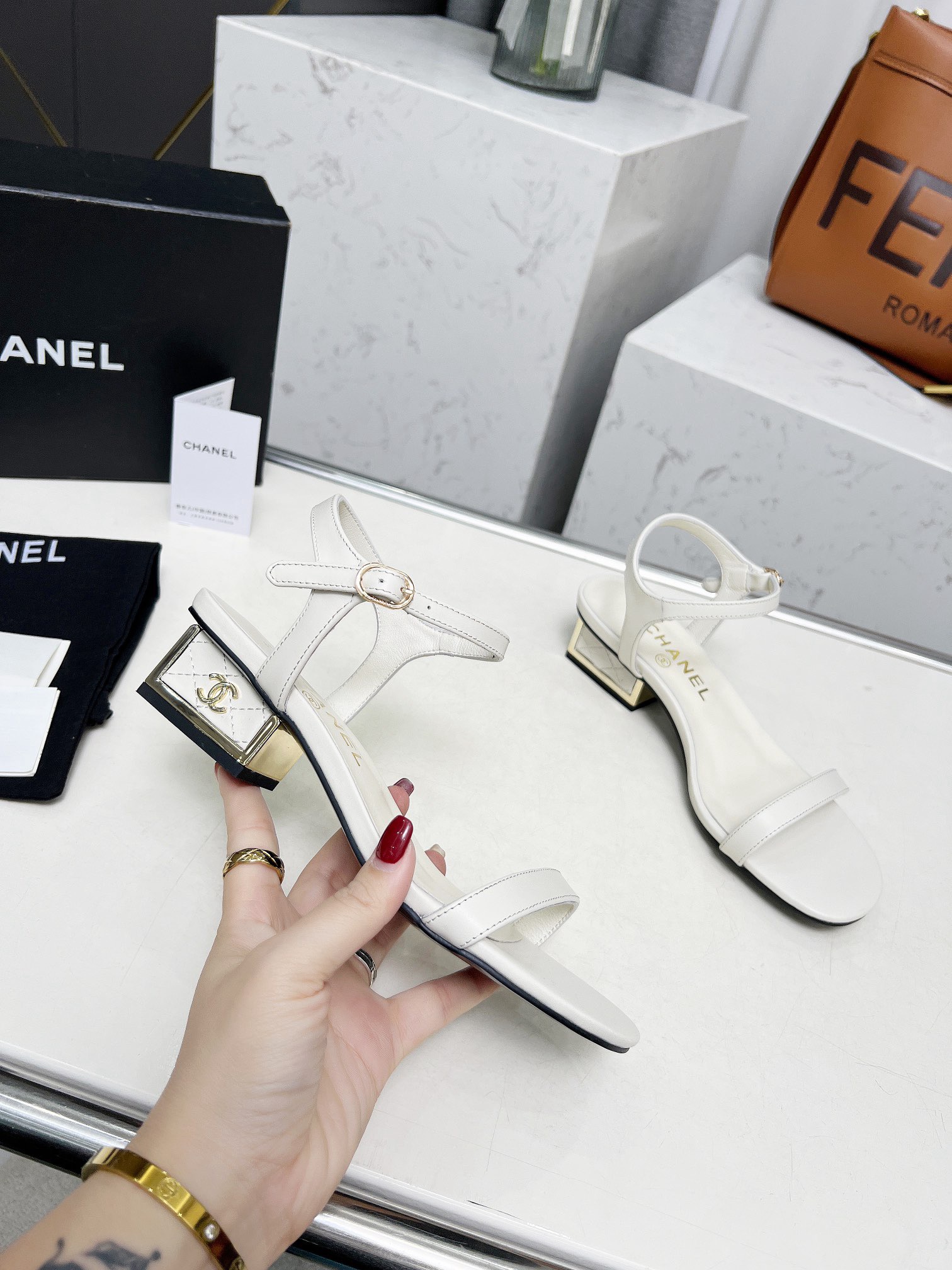 Women Top Quality C*hanel shoes