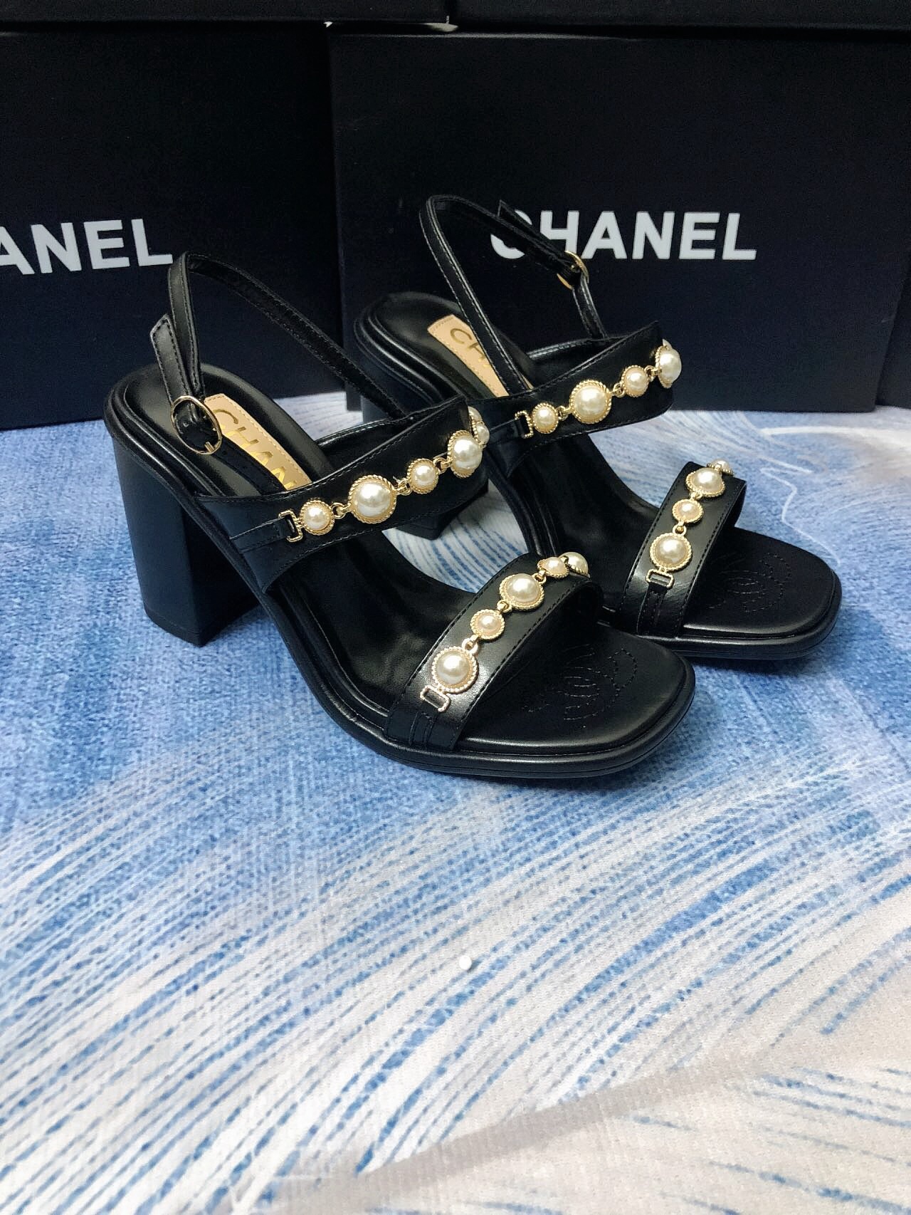 Women Top Quality C*hanel shoes