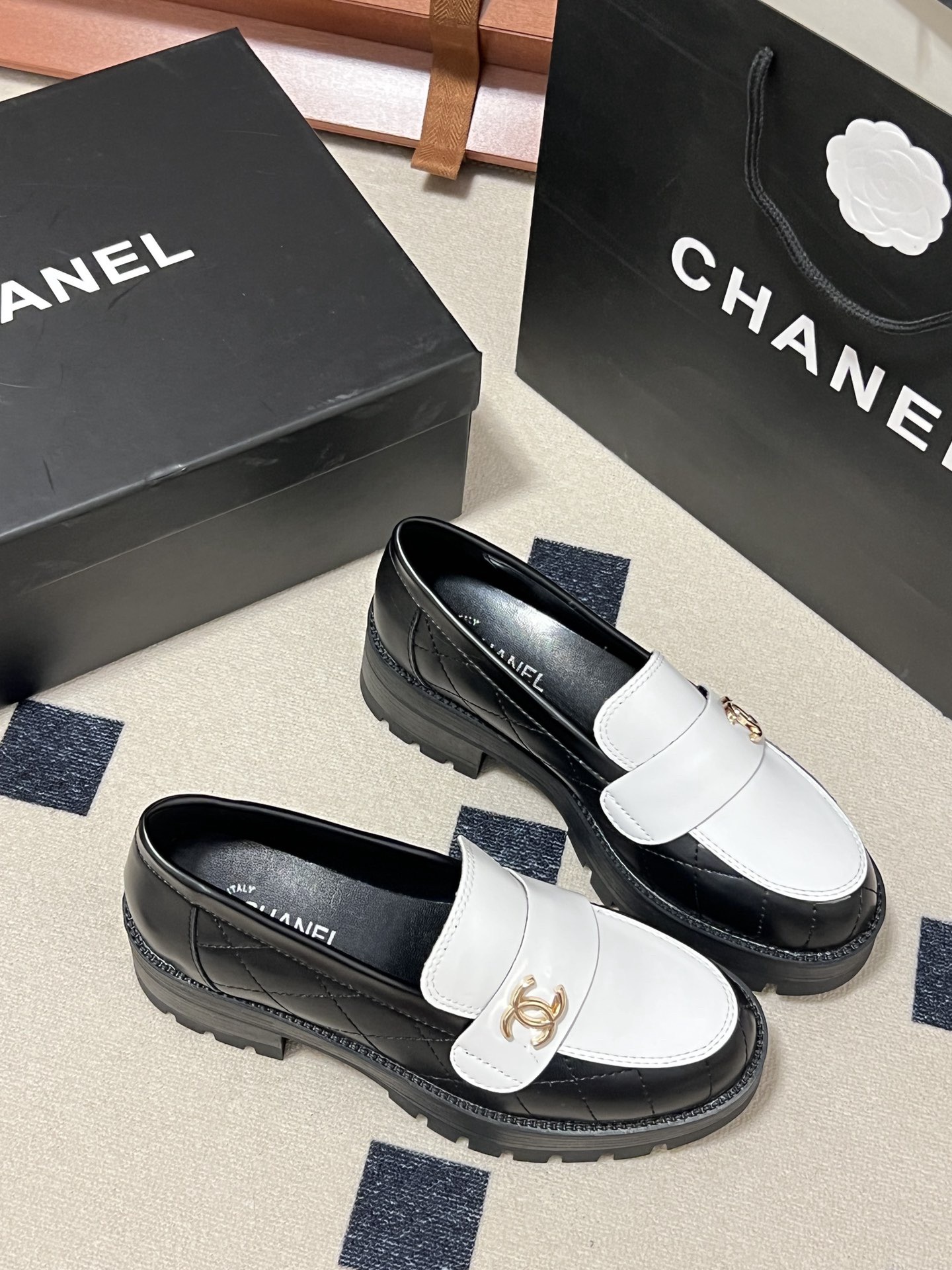 Women Top Quality C*hanel shoes