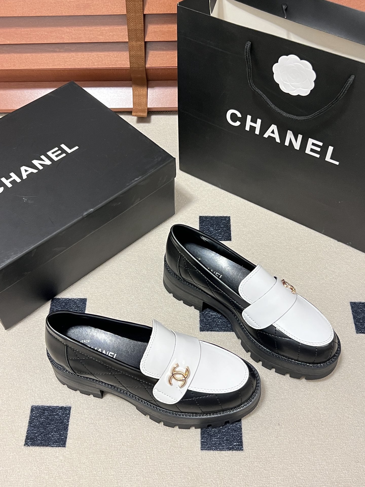 Women Top Quality C*hanel shoes