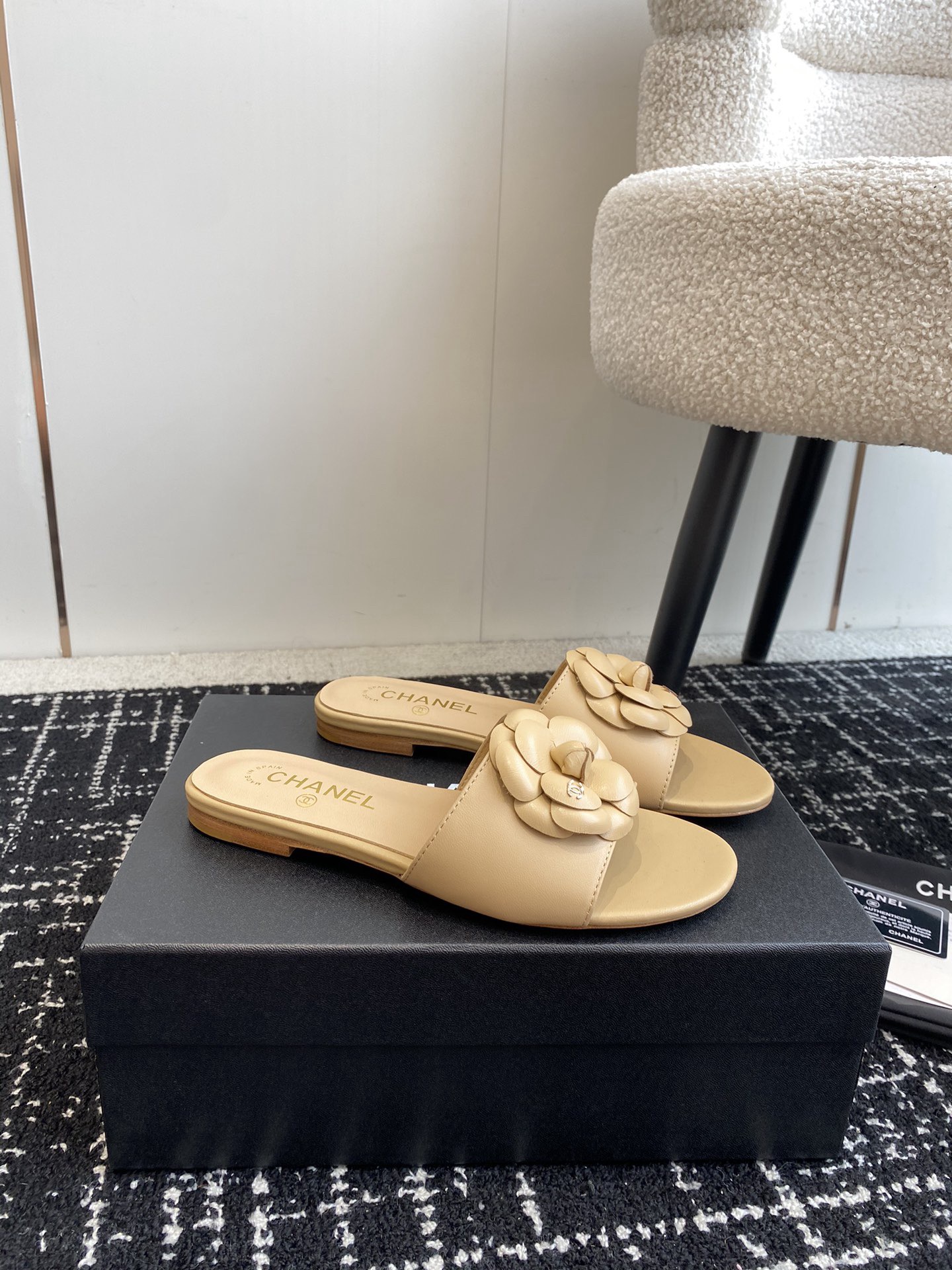 Women Top Quality C*hanel shoes