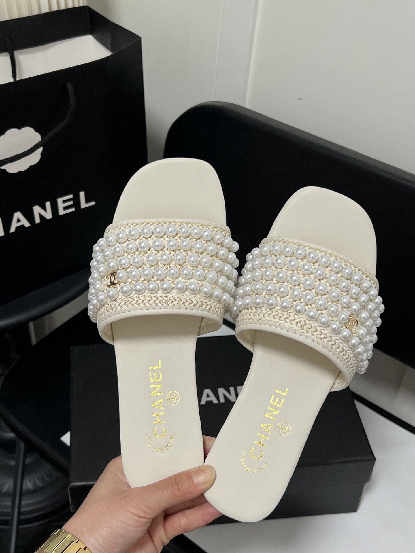 Women Top Quality C*hanel shoes