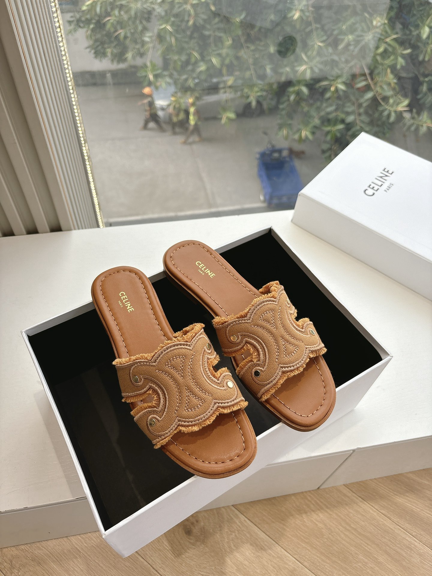 Women Top Quality C*eline shoes