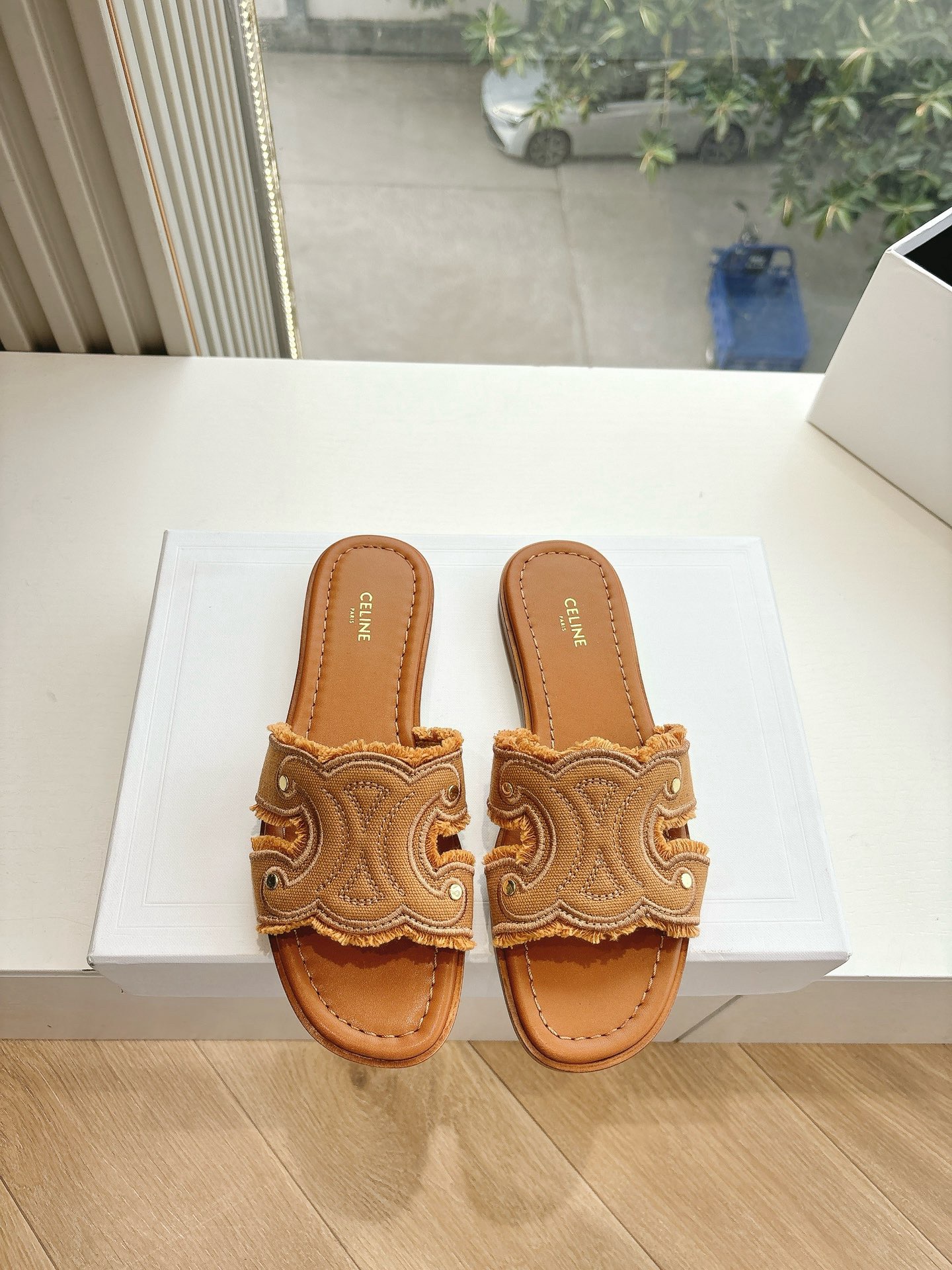 Women Top Quality C*eline shoes