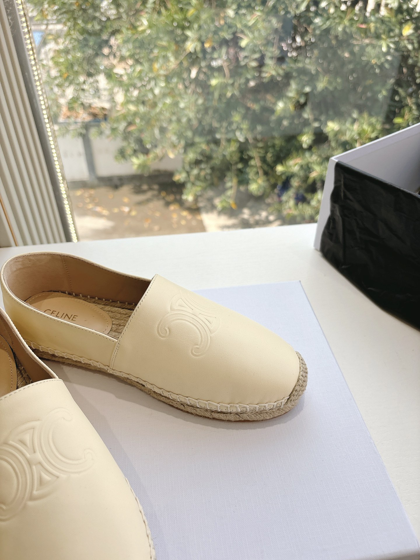 Women Top Quality C*eline shoes