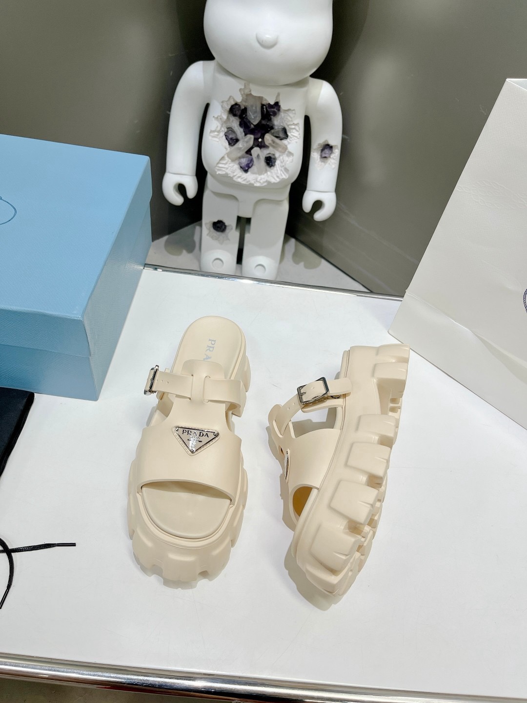 Women Top Quality P*rada shoes