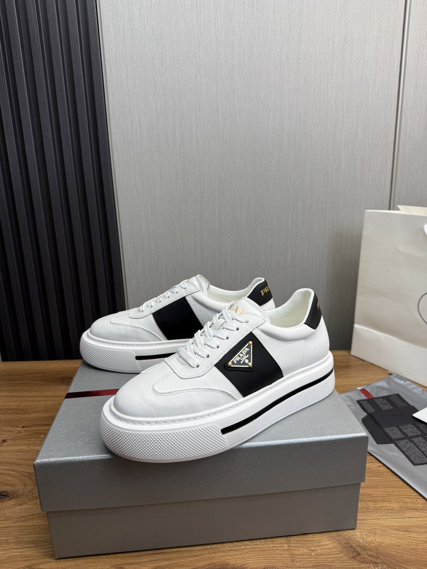 Women Men Top Quality P*rada shoes