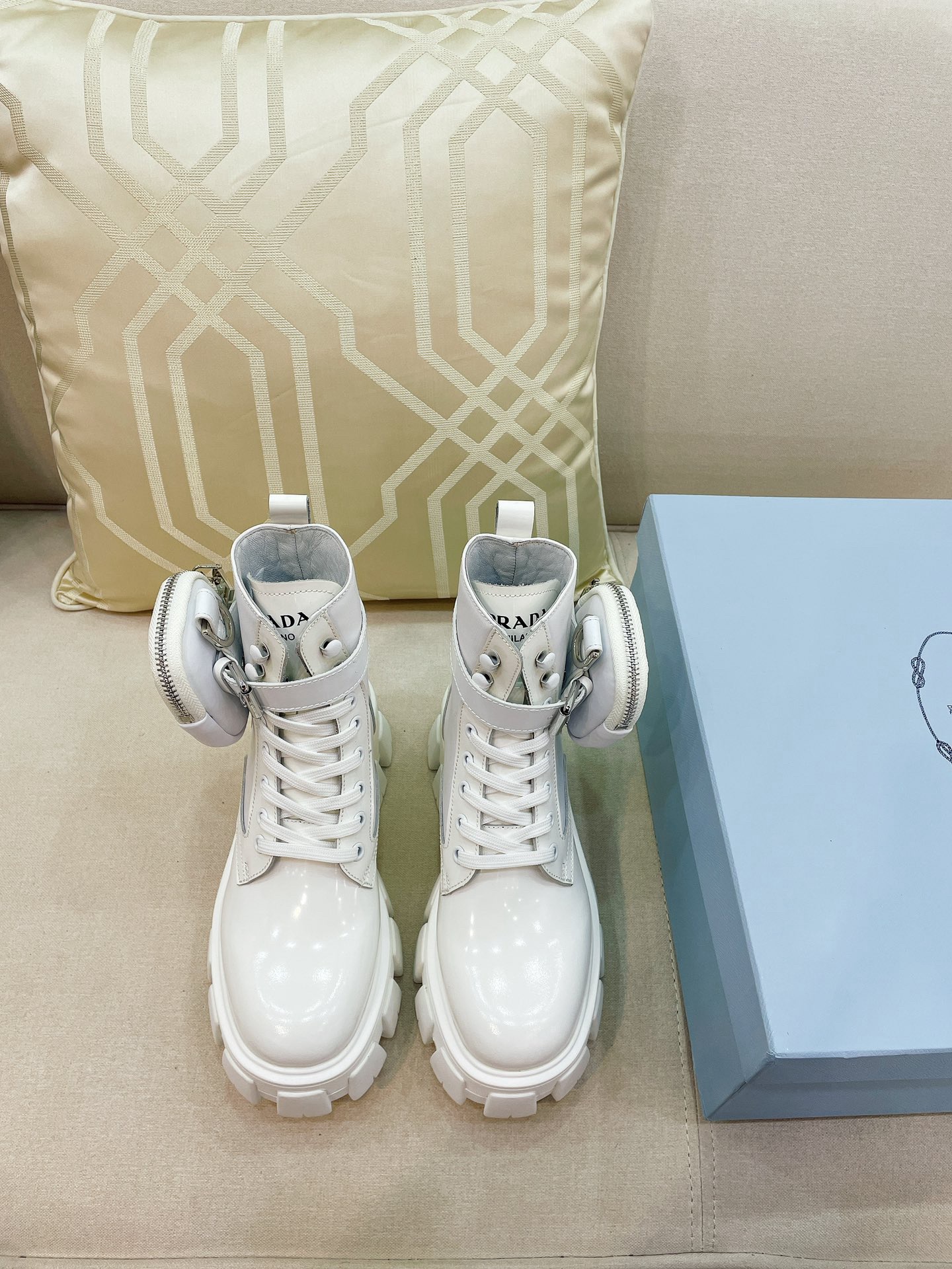 Women Top Quality P*rada shoes