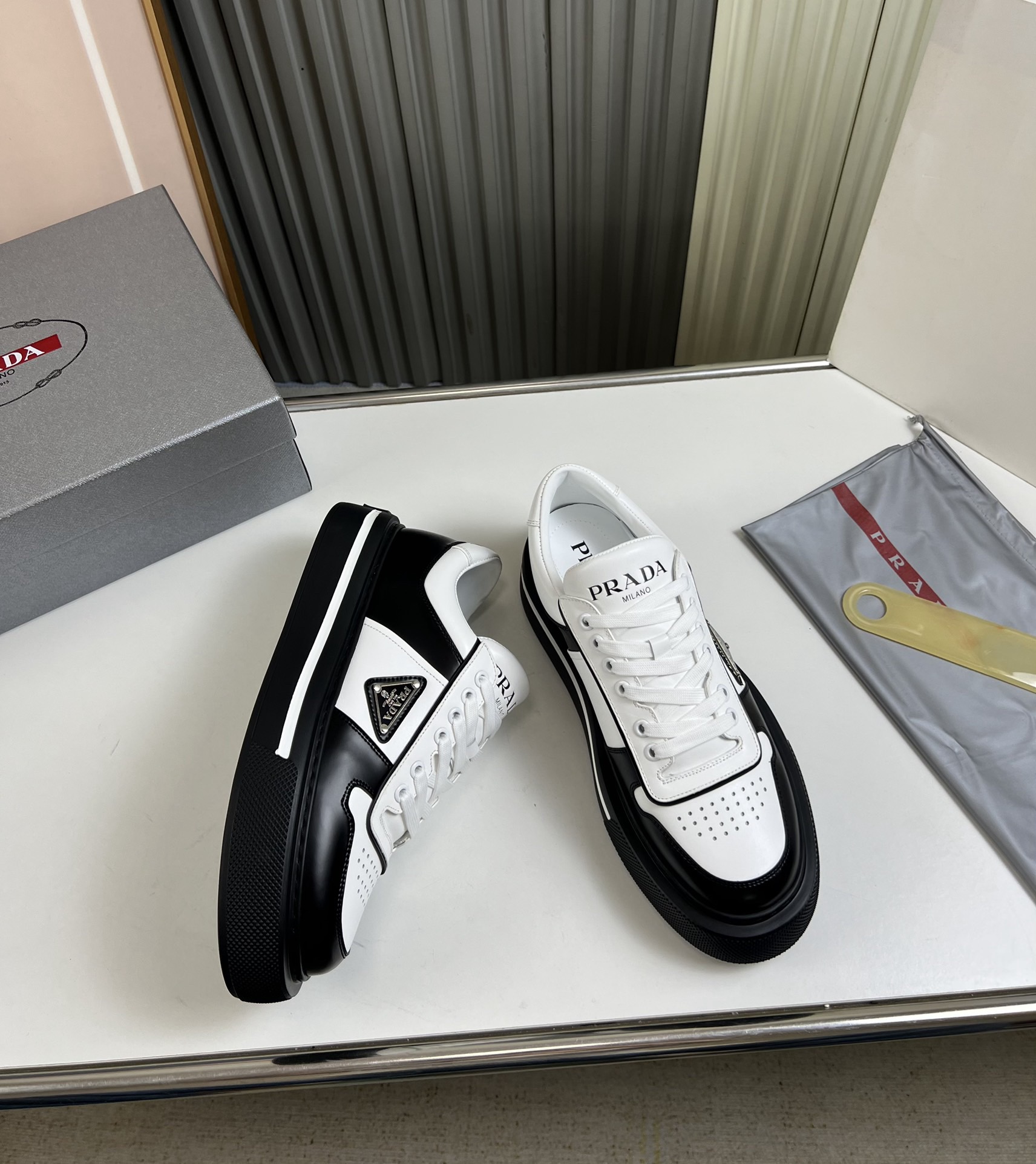 Women Men Top Quality P*rada shoes