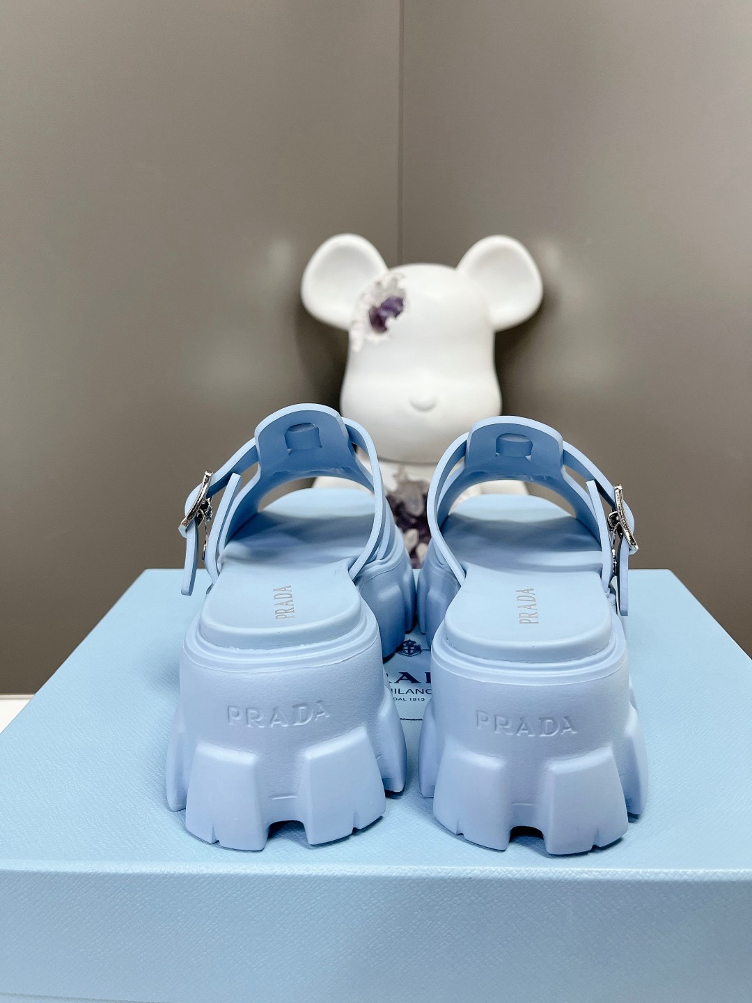 Women Top Quality P*rada shoes