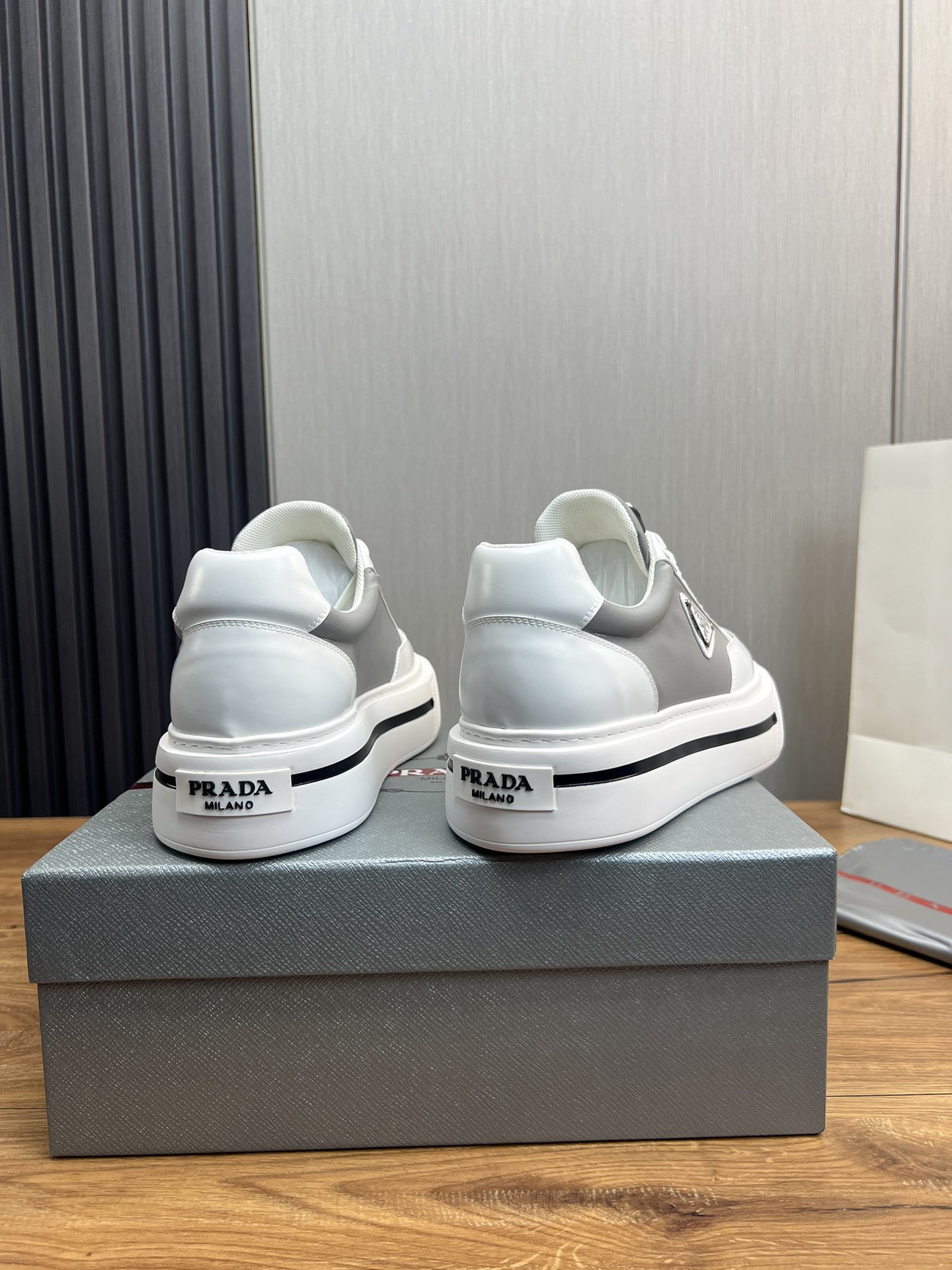 Women Men Top Quality P*rada shoes