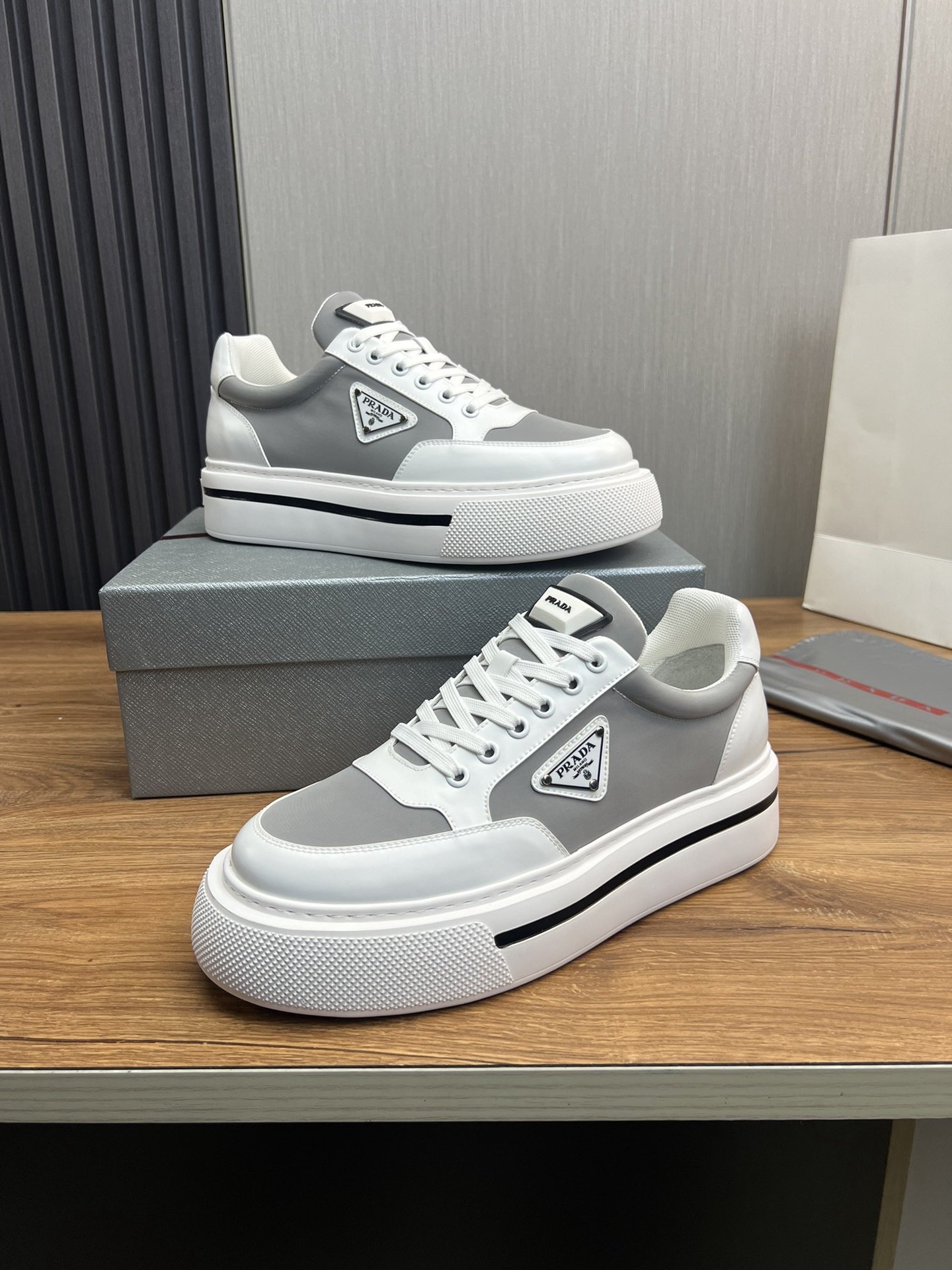 Women Men Top Quality P*rada shoes