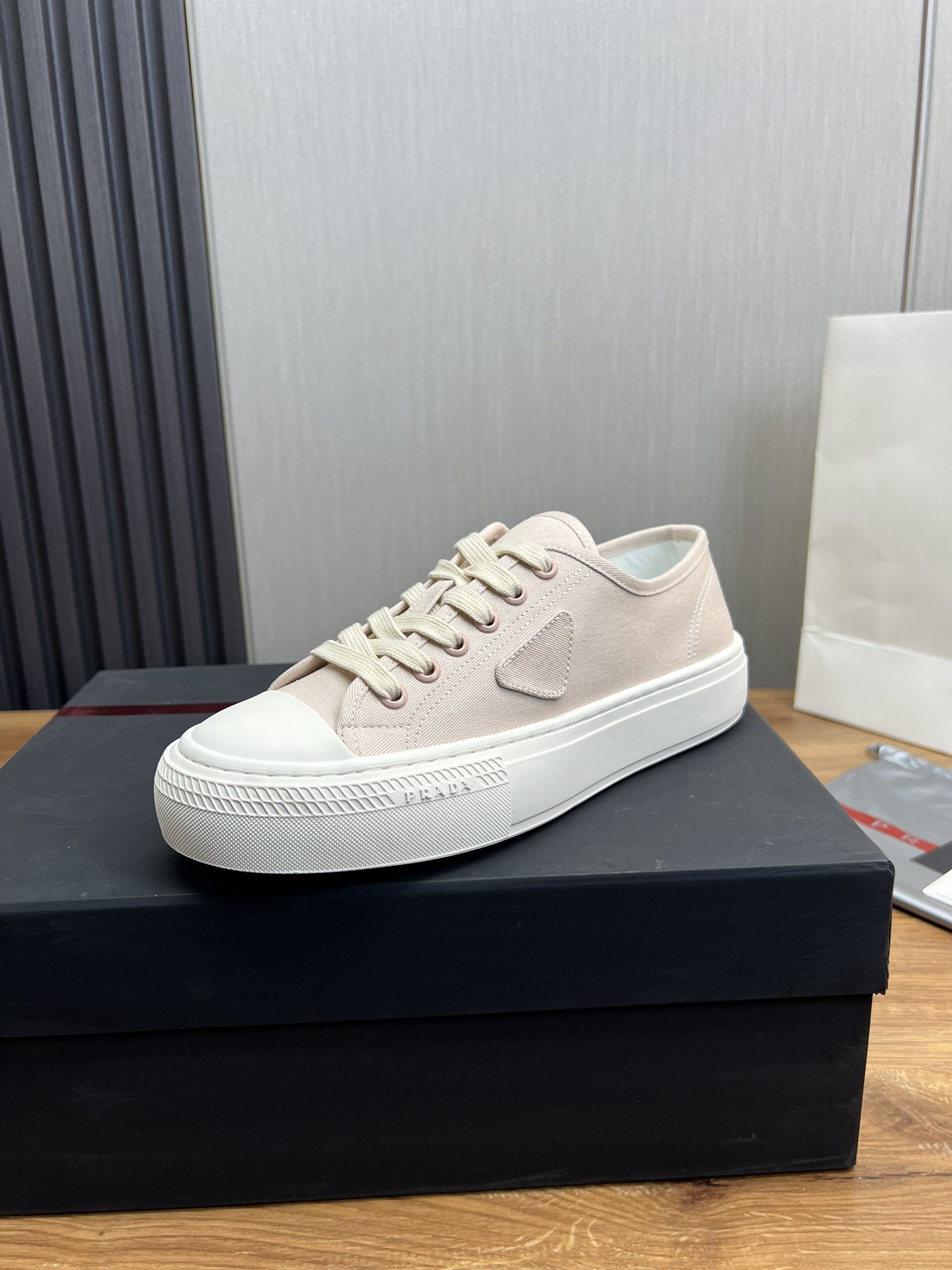 Women Men Top Quality P*rada shoes